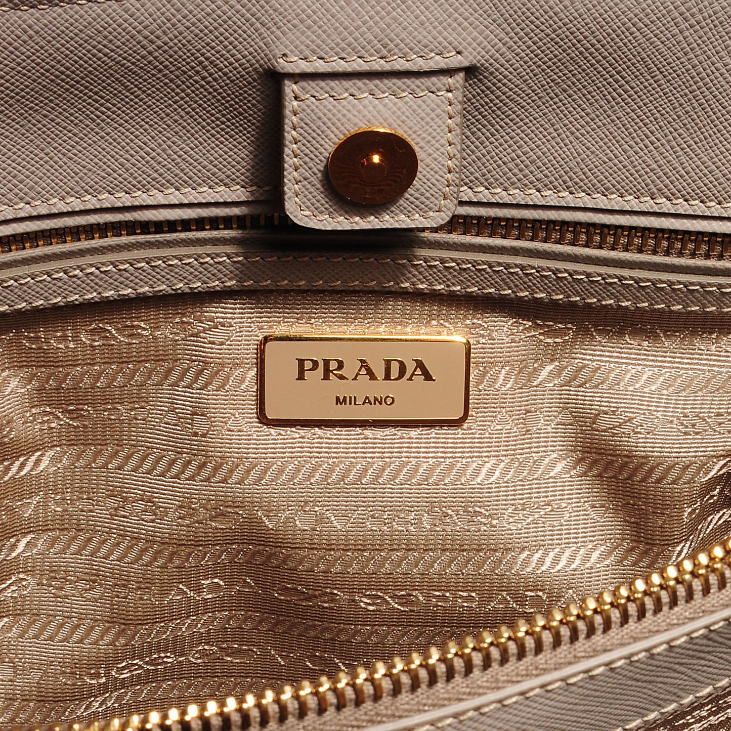 Saffiano Lux Medium Tote Pomice