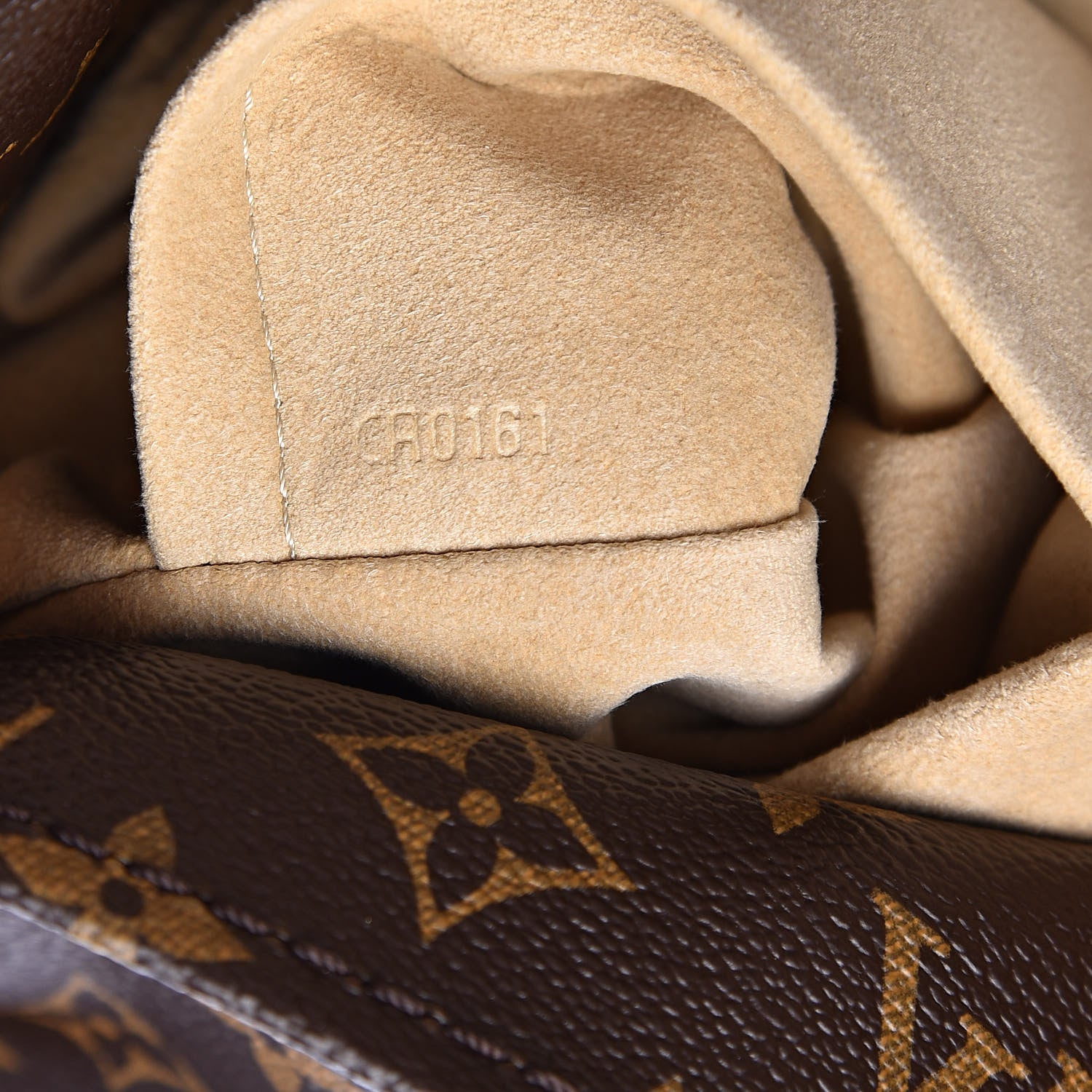 Louis Vuitton Monogram Artsy MM 7 of 11