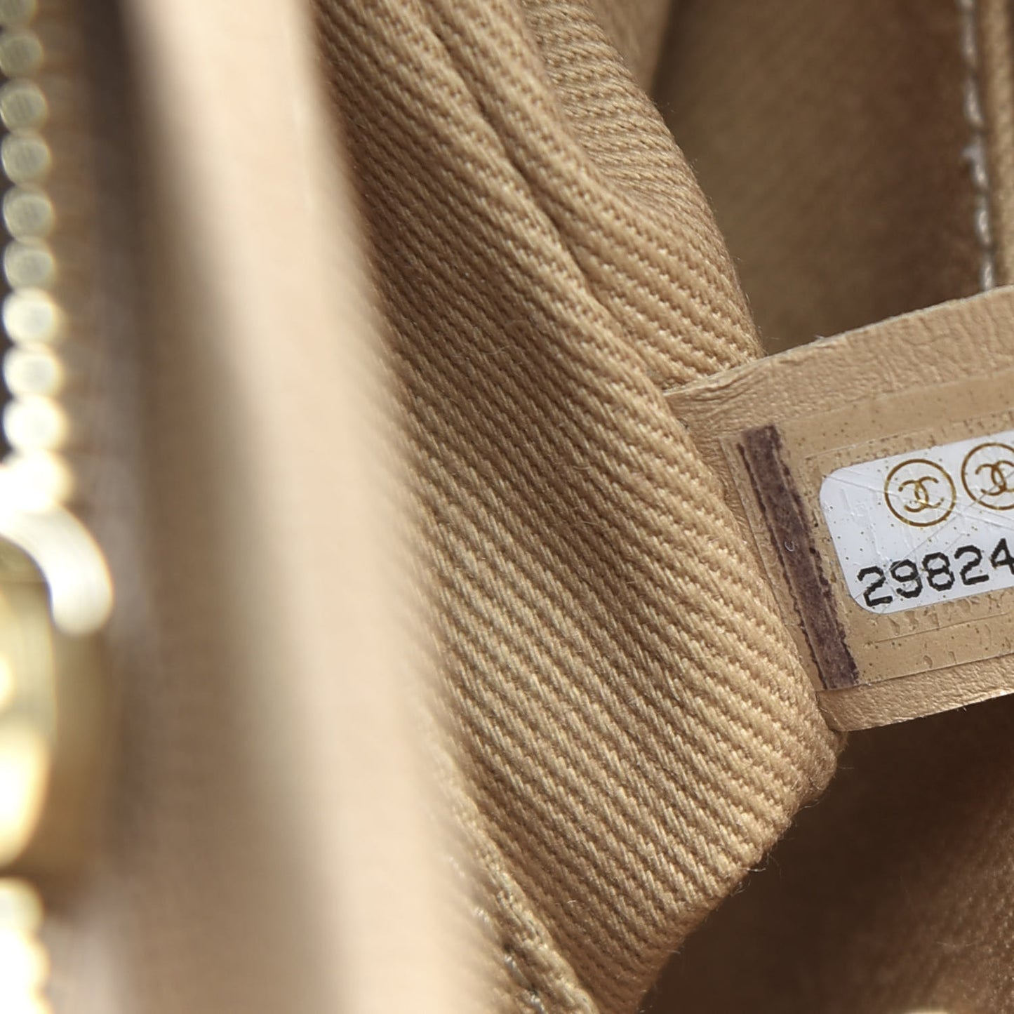 Caviar Quilted Medium Business Affinity Flap Beige