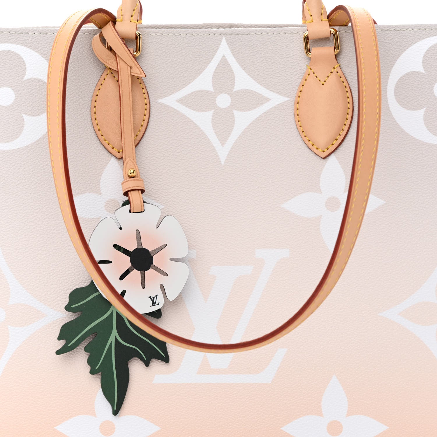 Louis Vuitton Monogram Giant By The Pool Onthego GM Brume 7 of 9