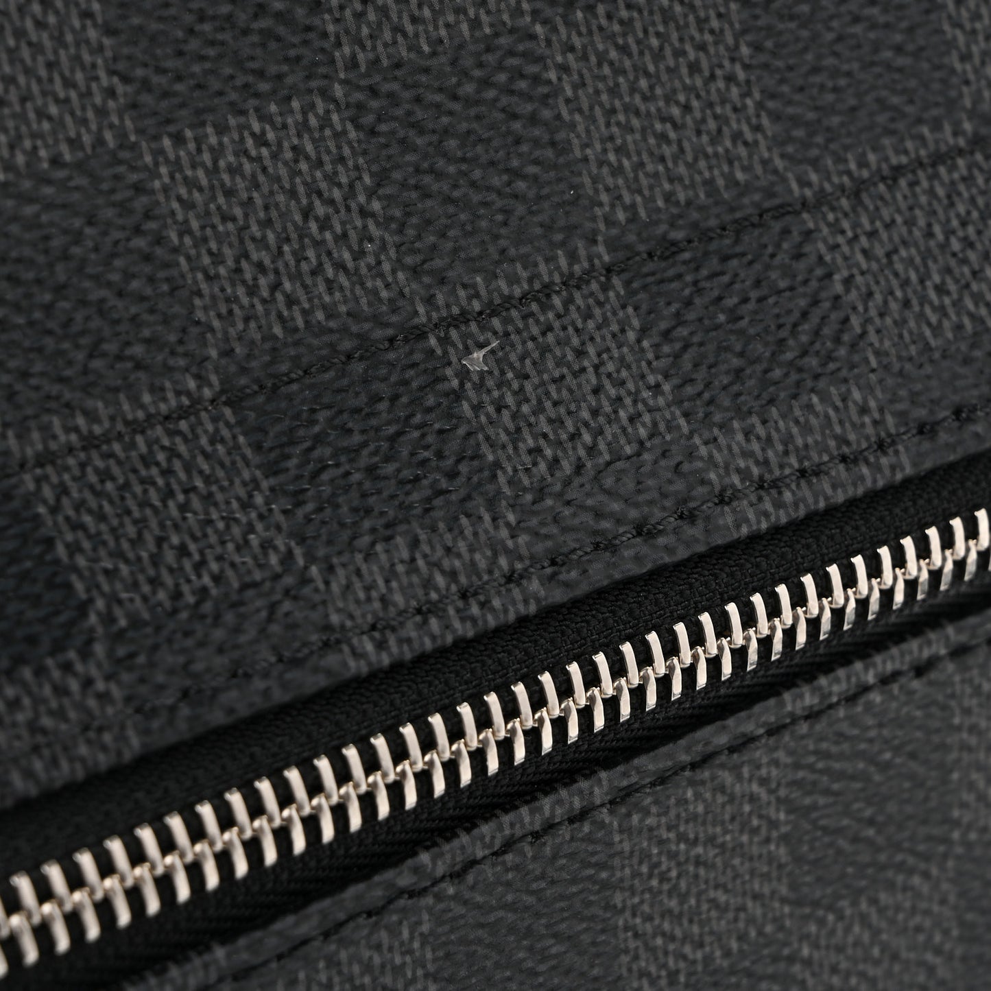 Damier Graphite District GM