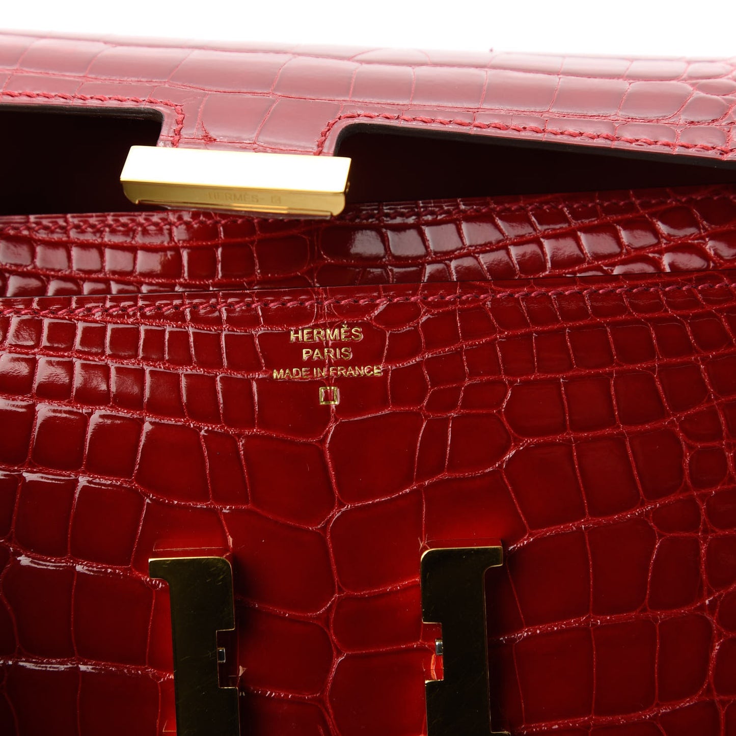 Shiny Alligator Constance Long Wallet Rouge Vif