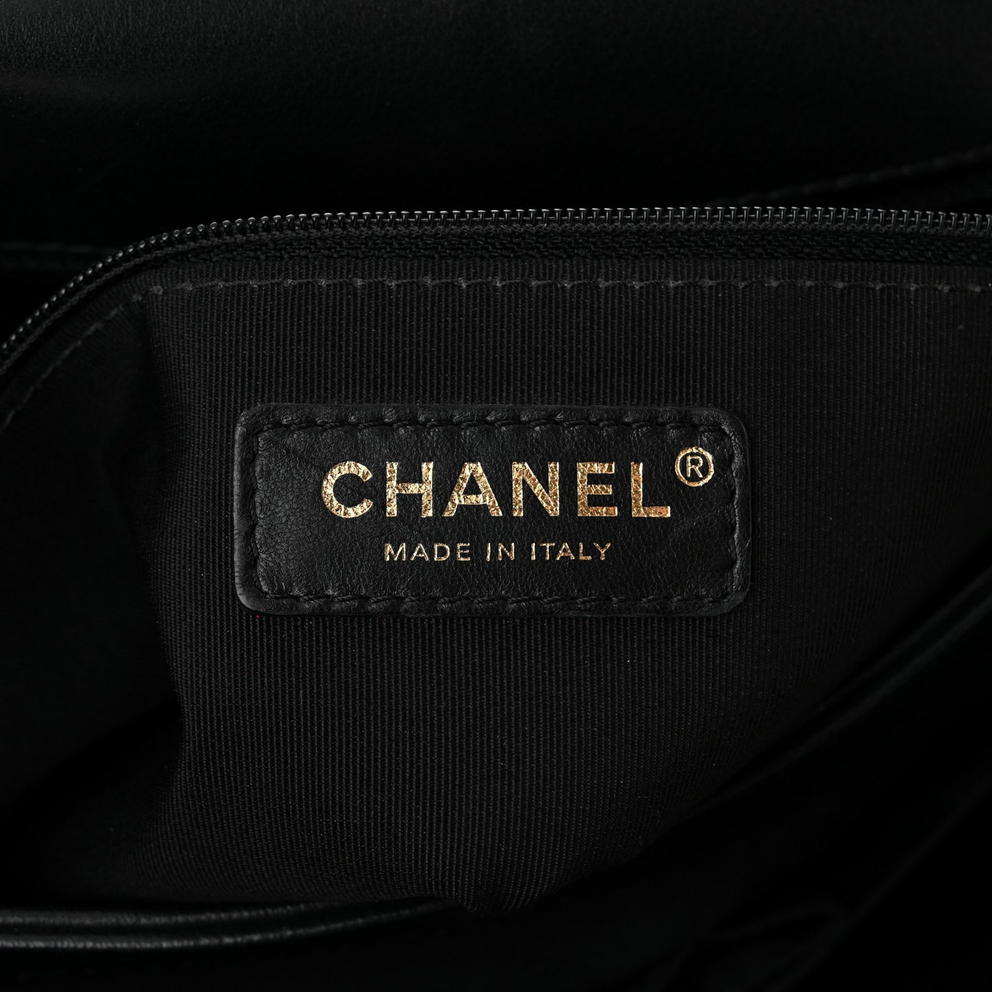 Grained Calfskin Elaphe Stitched Medium Chevron Chic Top Handle Flap Black
