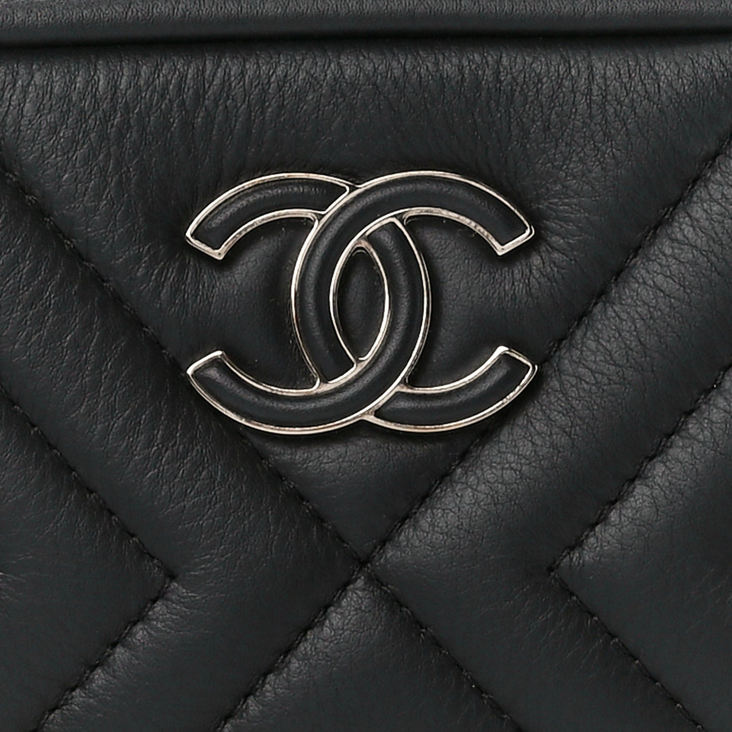 Calfskin Diagonal Chevron Quilted Tassel Camera Case Black