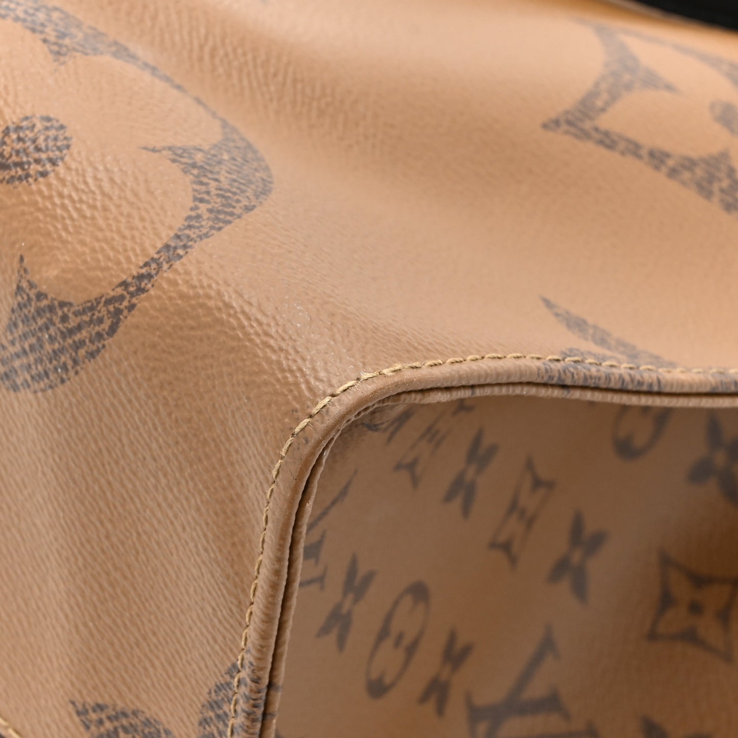 Reverse Monogram Giant Onthego GM
