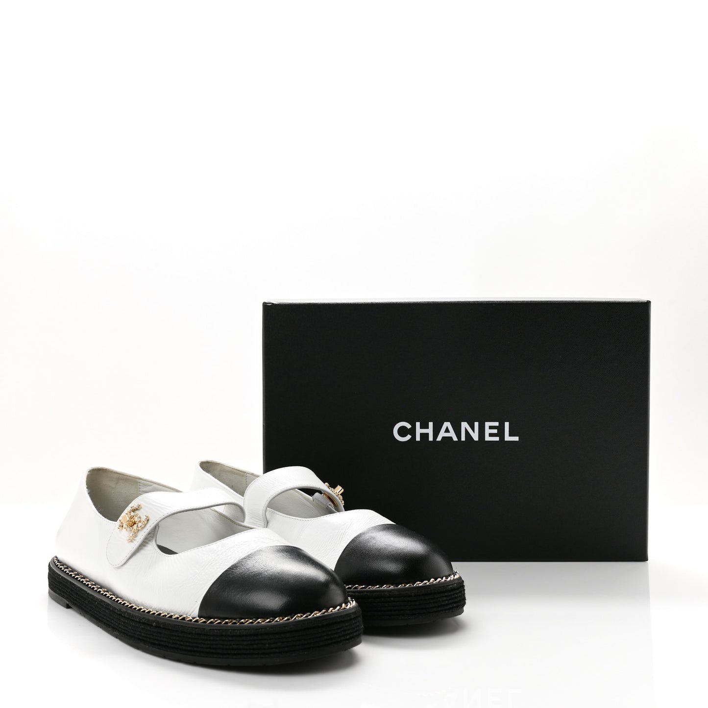 Crumpled Lambskin Cap Toe Chain CC Turnlock Mary Jane Flats 40 White Black