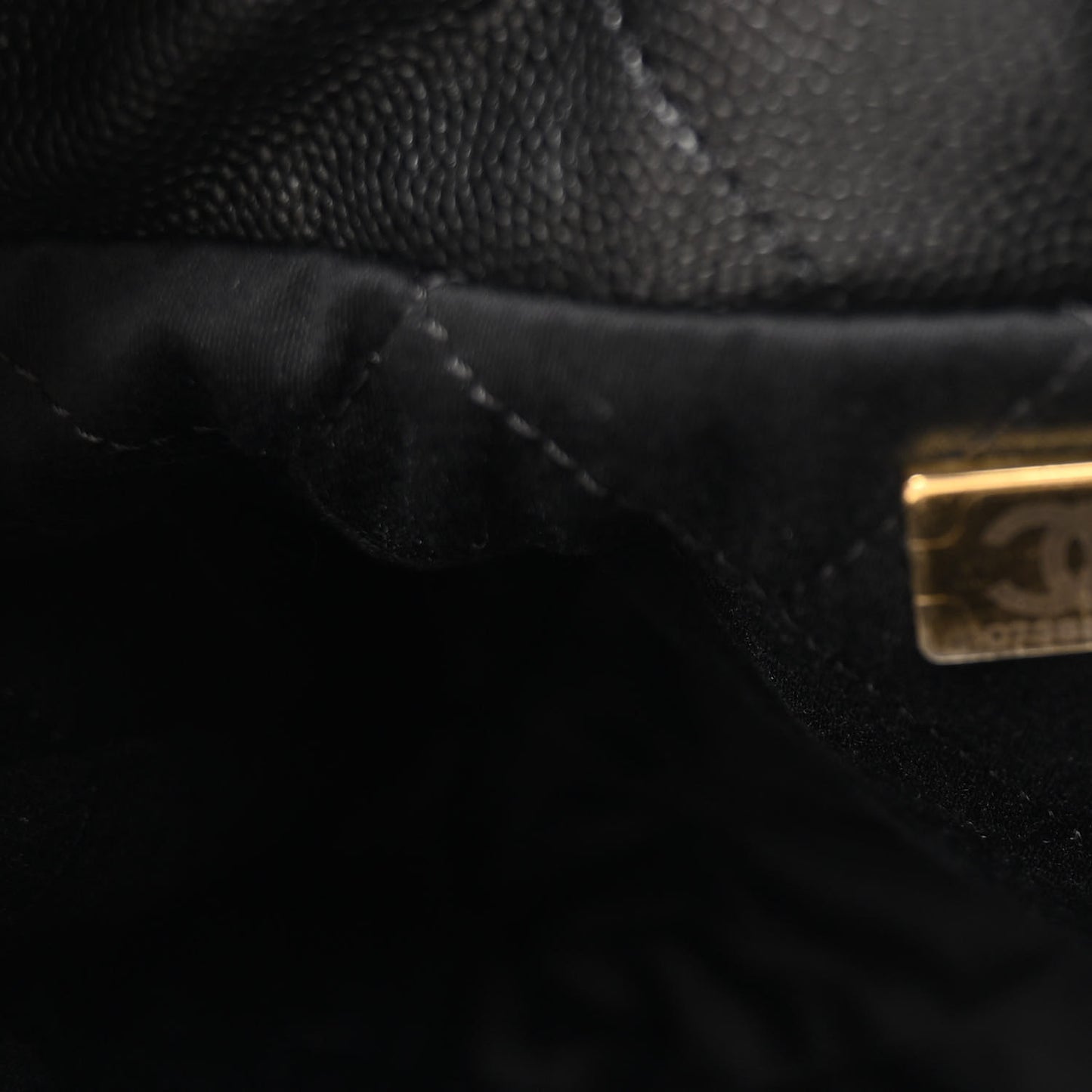 Shiny Caviar Quilted Monochrome Mini Chanel 22 Black