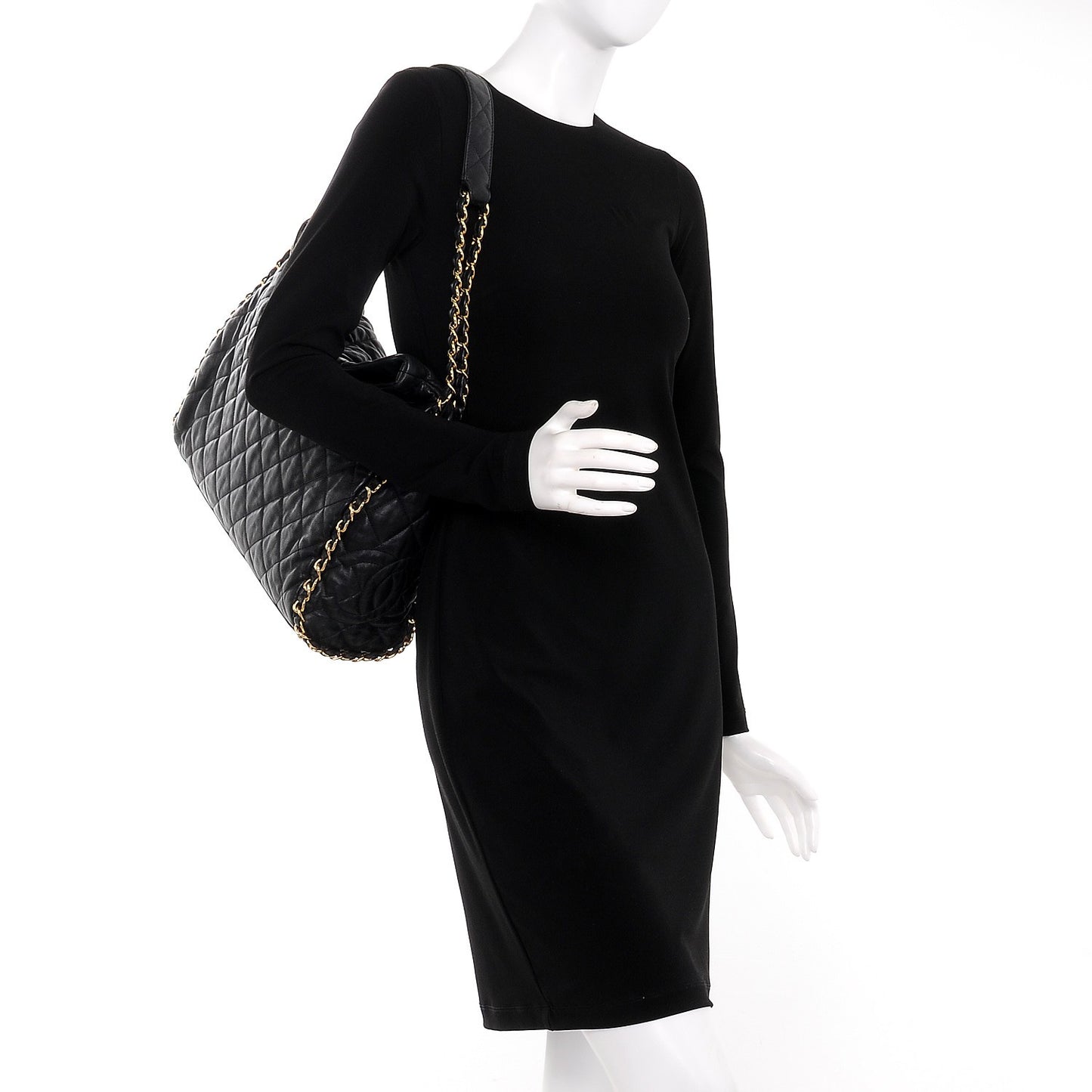 Calfskin Quilted Large Chain Me Hobo Black