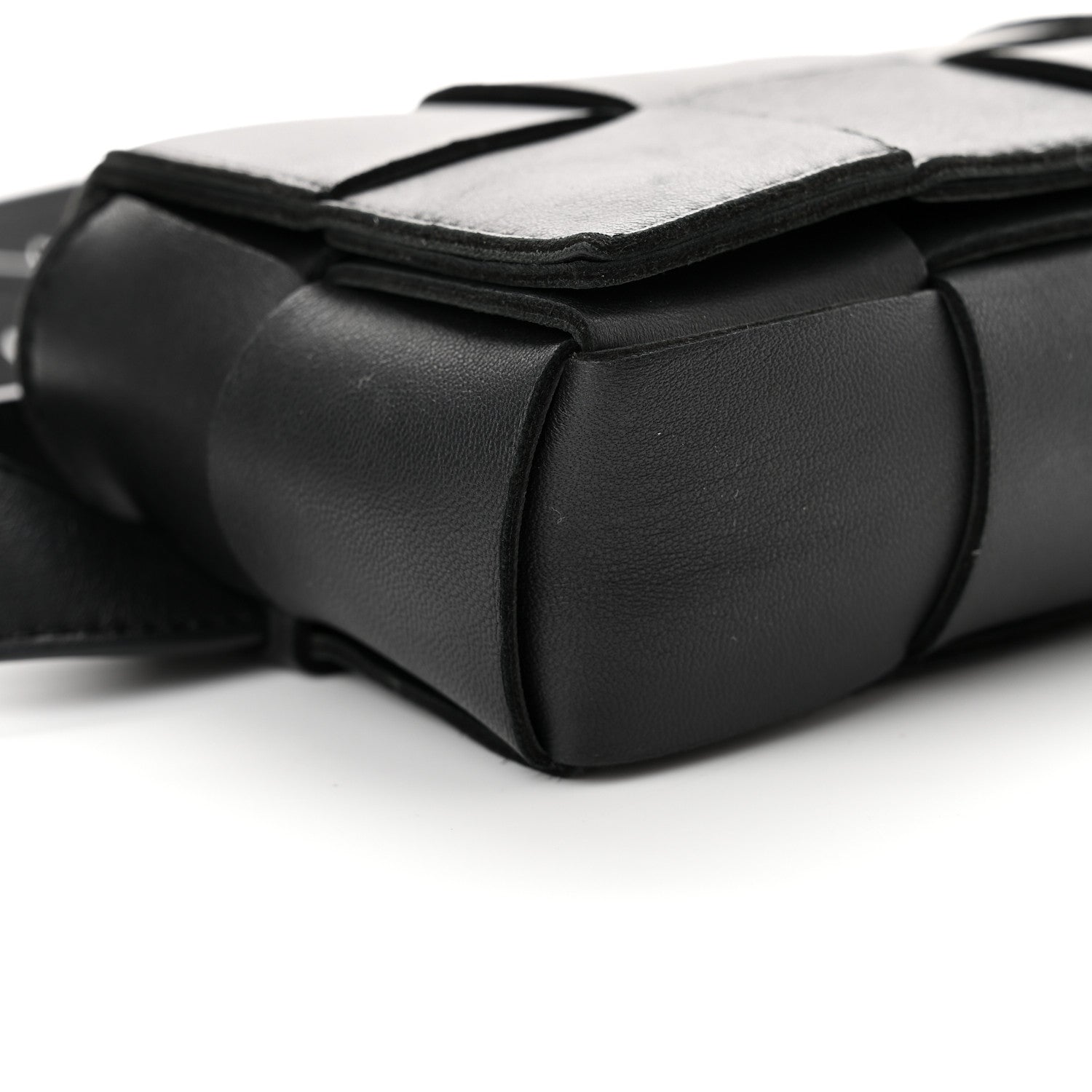 Bottega Veneta Nappa Maxi Intreccio The Belt Cassette Bag Black 7 of 9