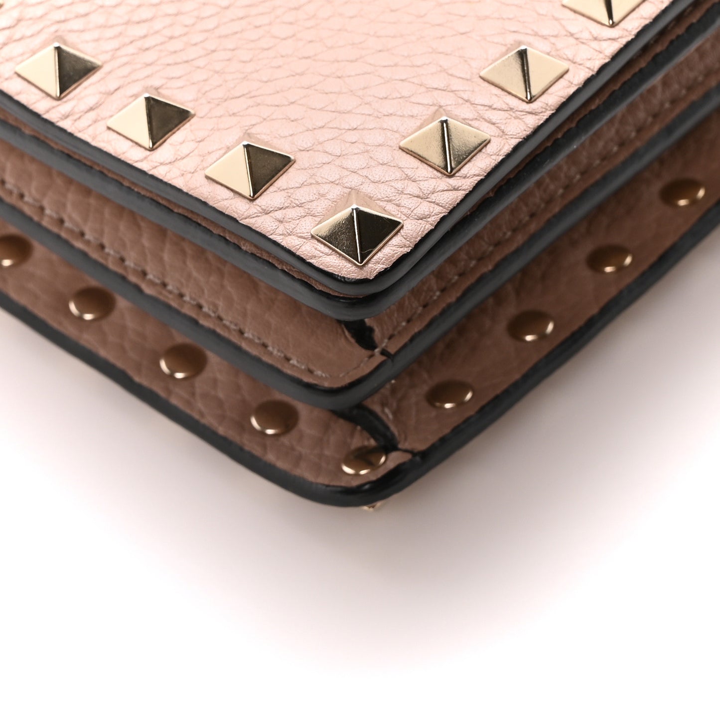 Pebbled Calfskin Rockstud Wallet On Chain Poudre