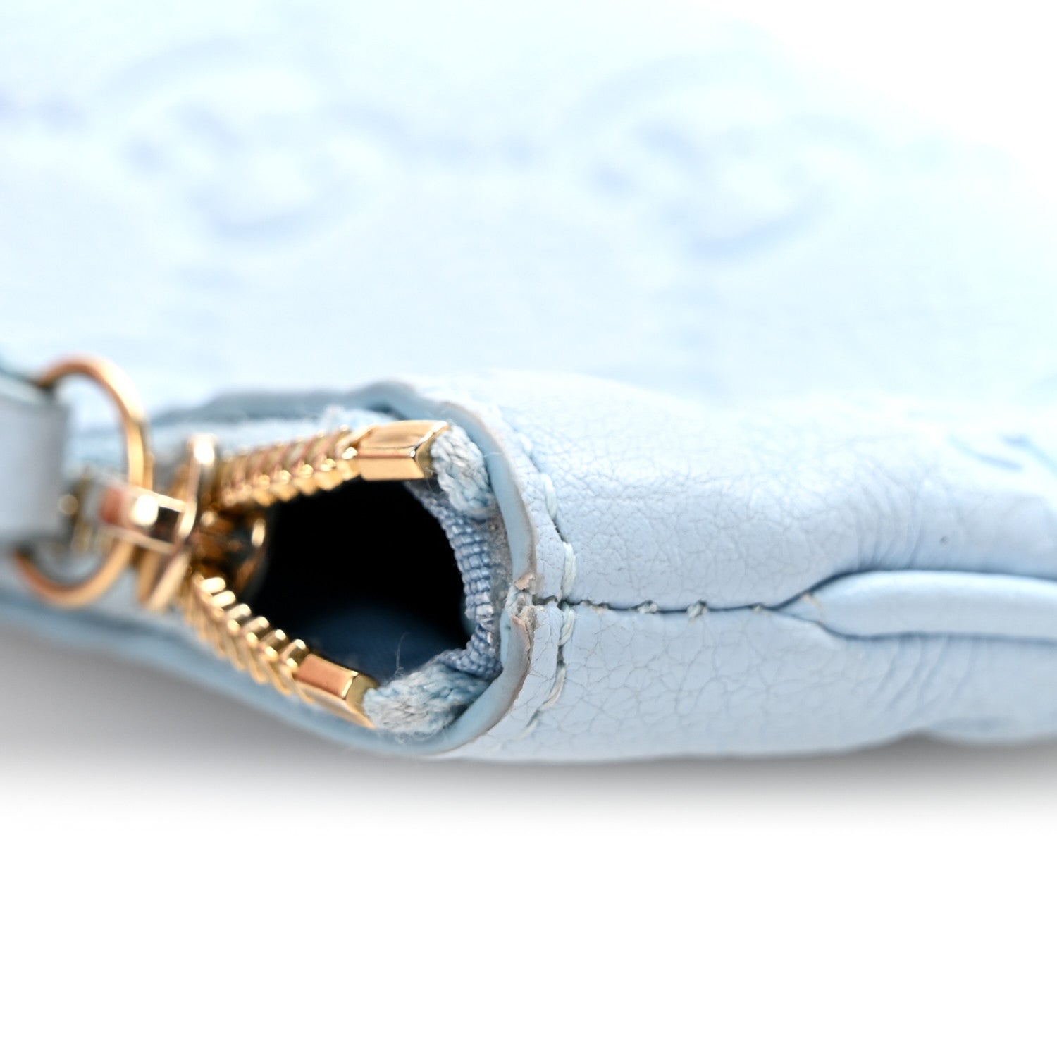 Gucci GG Grainy Calfskin Emblem Zip Key Case Light Blue 1917408