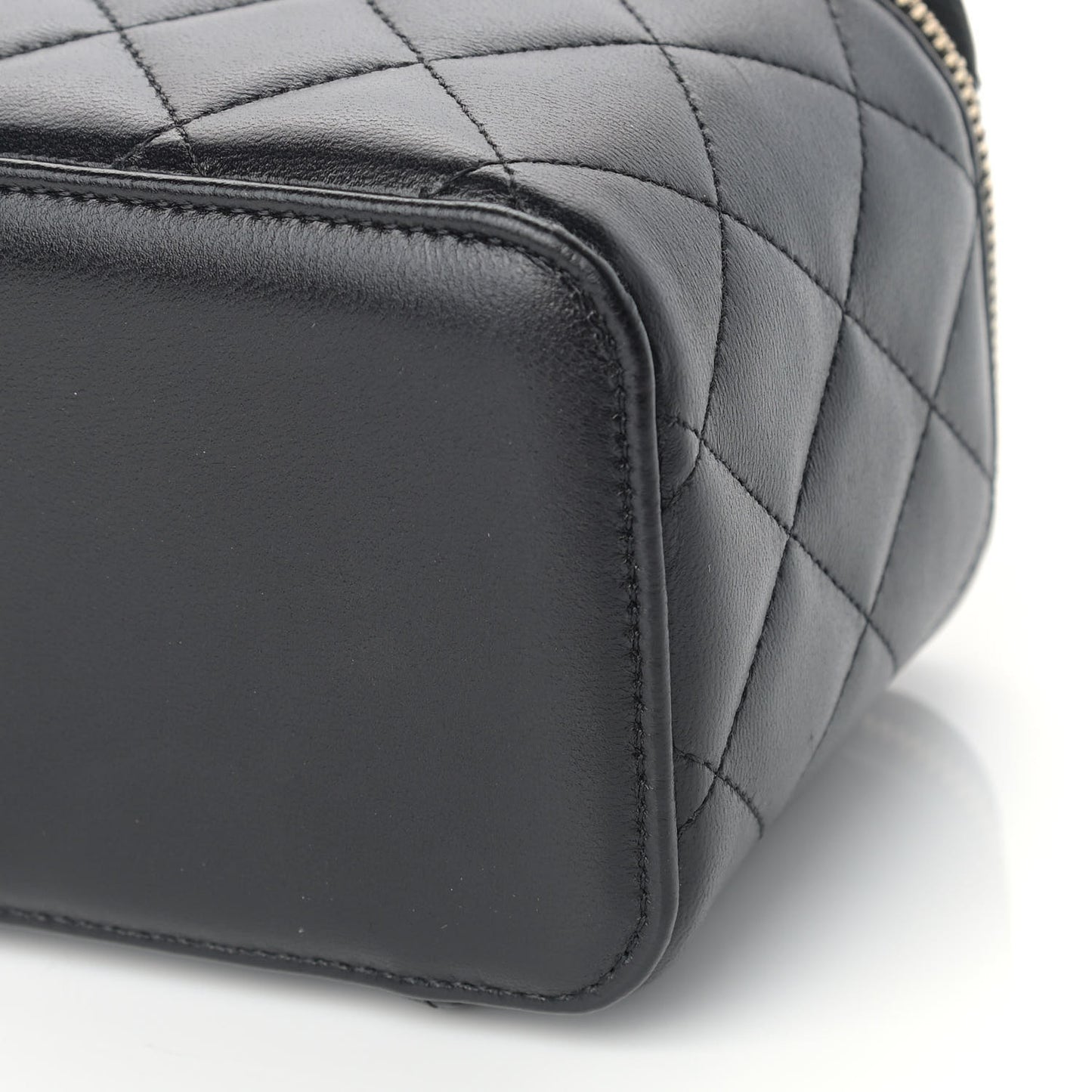 Lambskin Quilted Small Top Handle Vanity Case With Chain Black