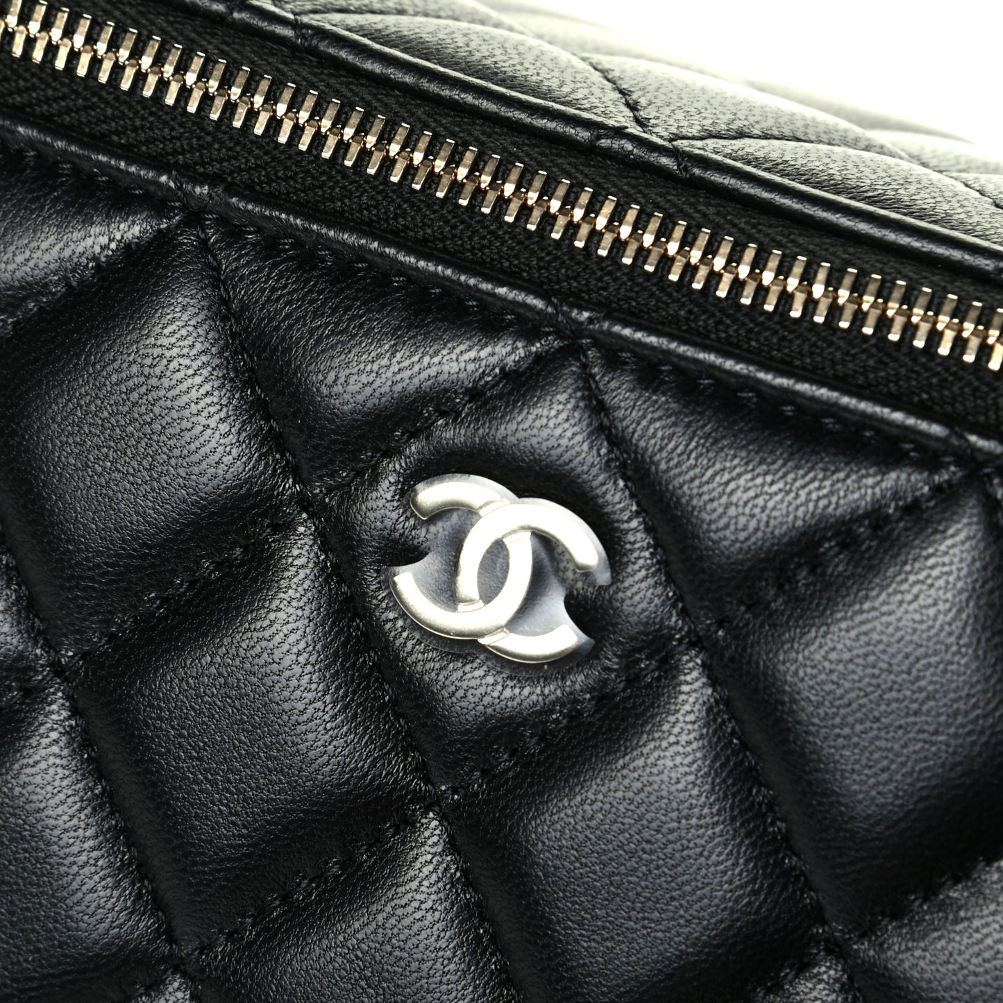 Lambskin Quilted Small Vanity Case With Chain Black