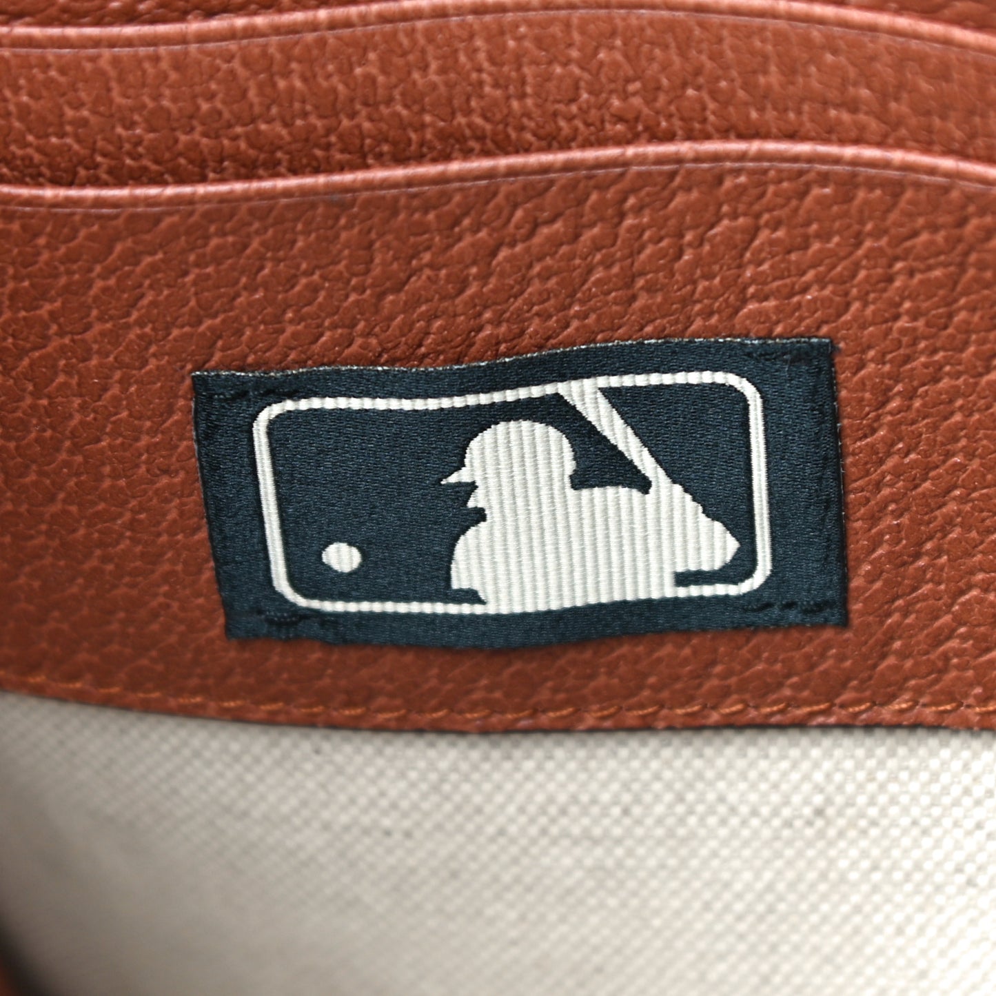 X MLB GG Monogram NY Yankees Zip Wristlet Pouch Beige Ruggine Ivory