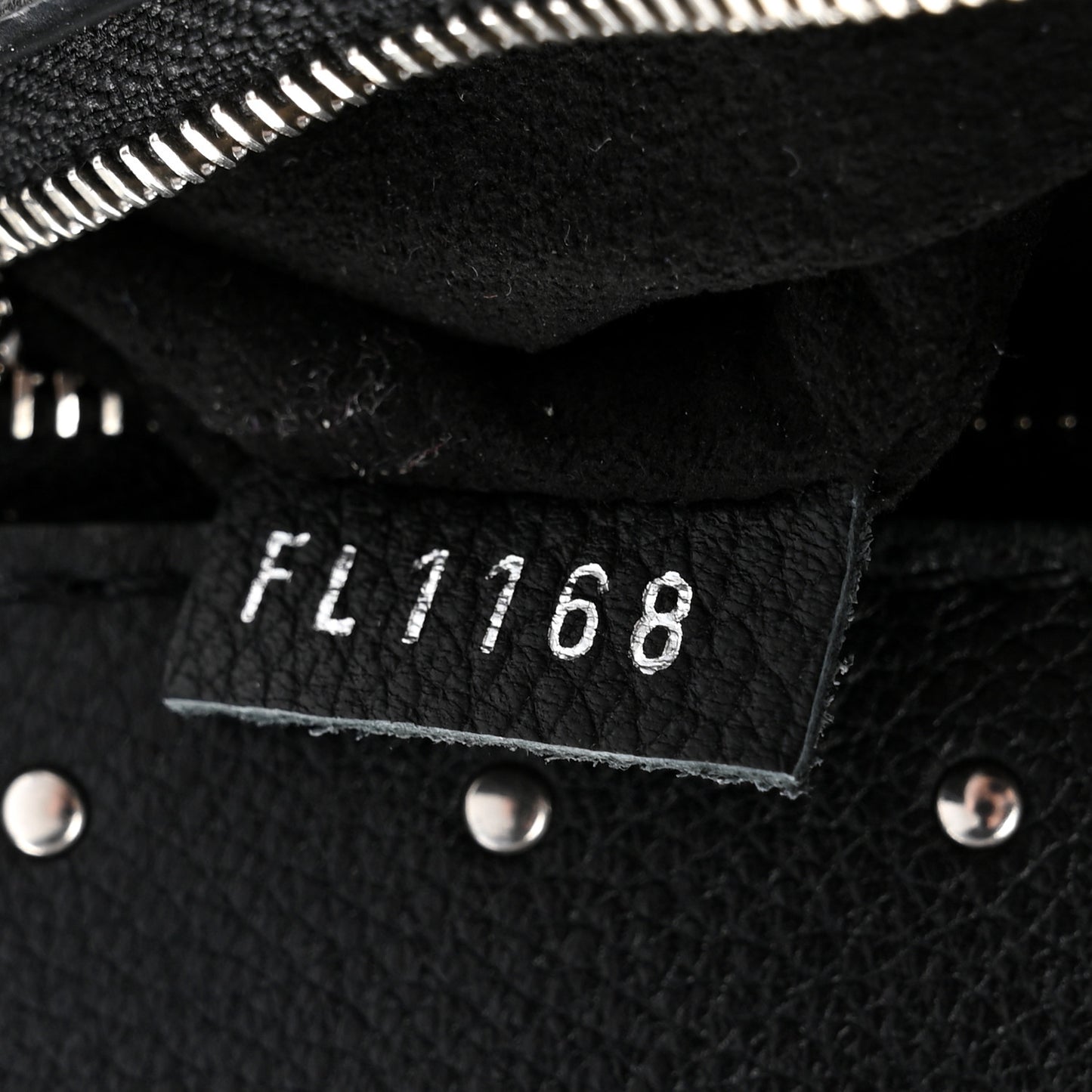 Soft Calfskin My Lockme Studs Black