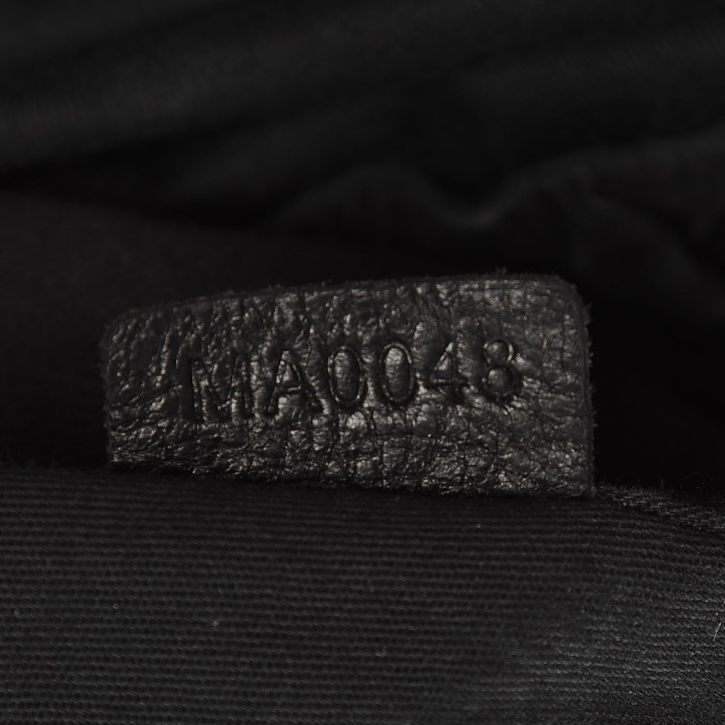 Calfskin Medium Pocket Nightingale Black