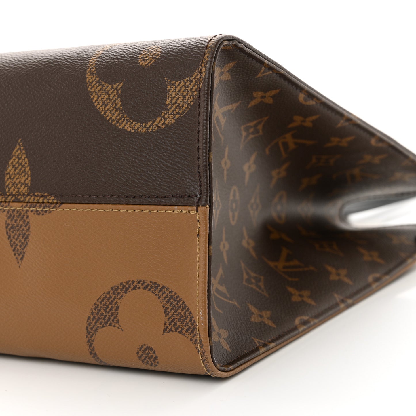 Reverse Monogram Giant Onthego MM
