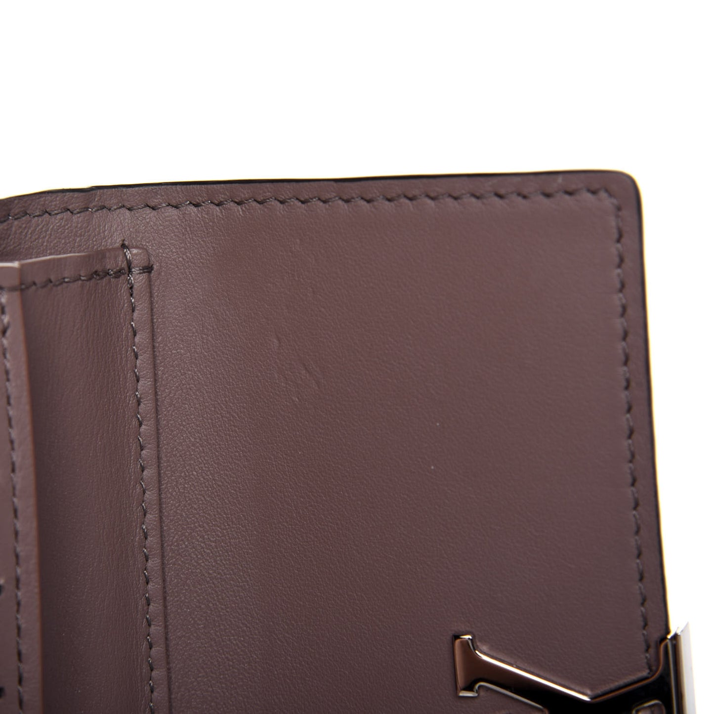 Taurillon Capucines Compact Wallet Magnolia