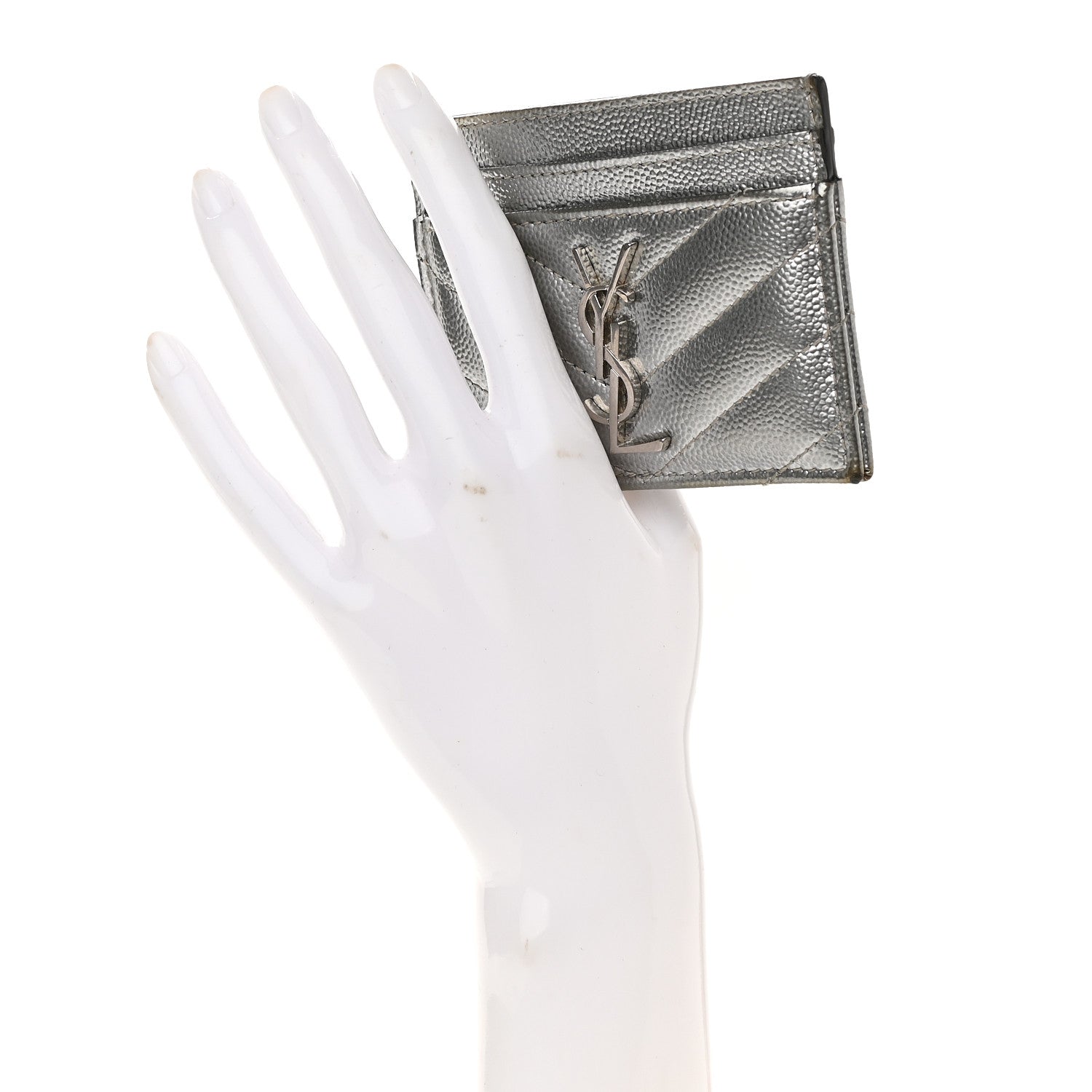 Saint Laurent Metallic Grain De Poudre Matelasse Chevron Monogram Credit Card Case Argento 2 of 7