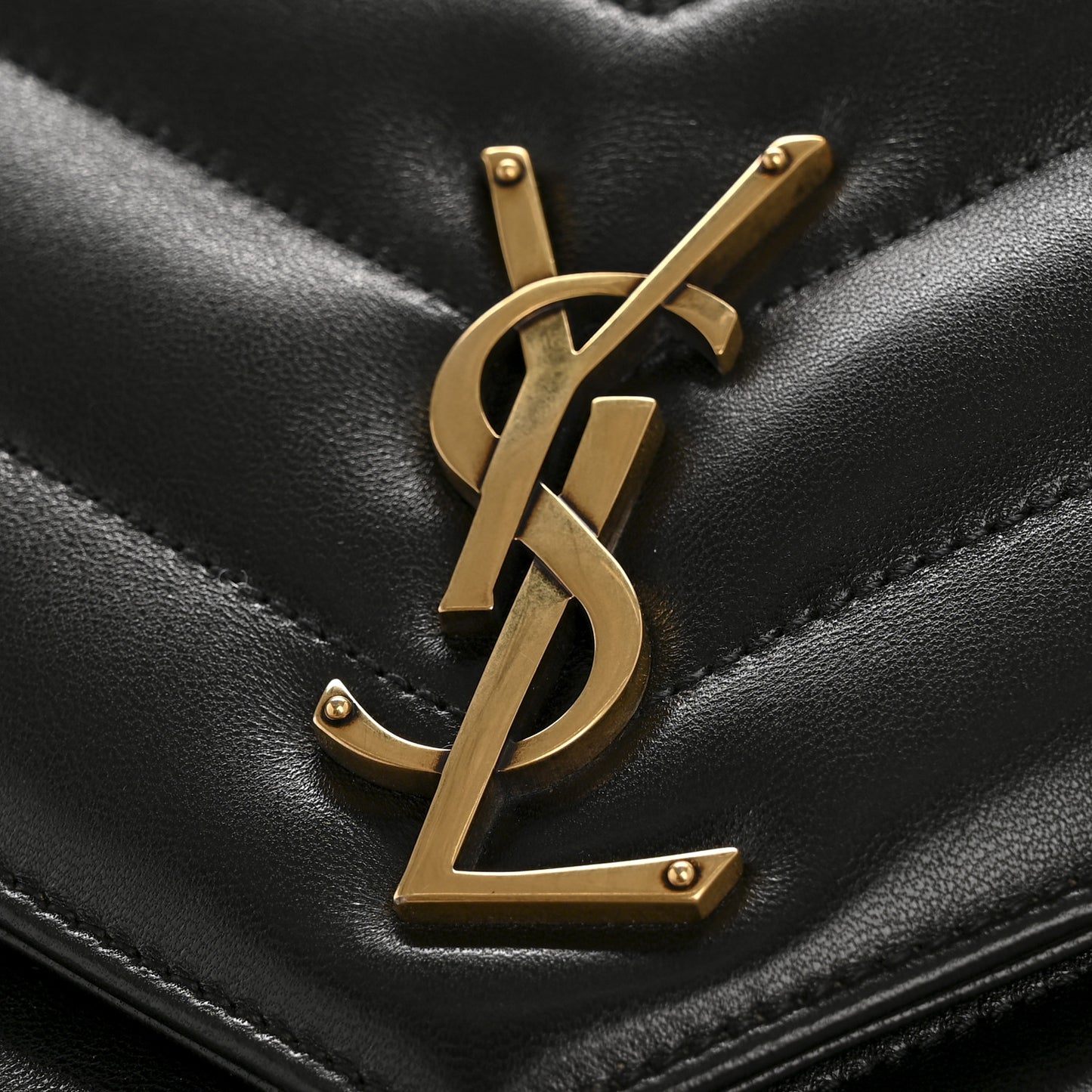 Lambskin Chevron Quilted Large Loulou Black