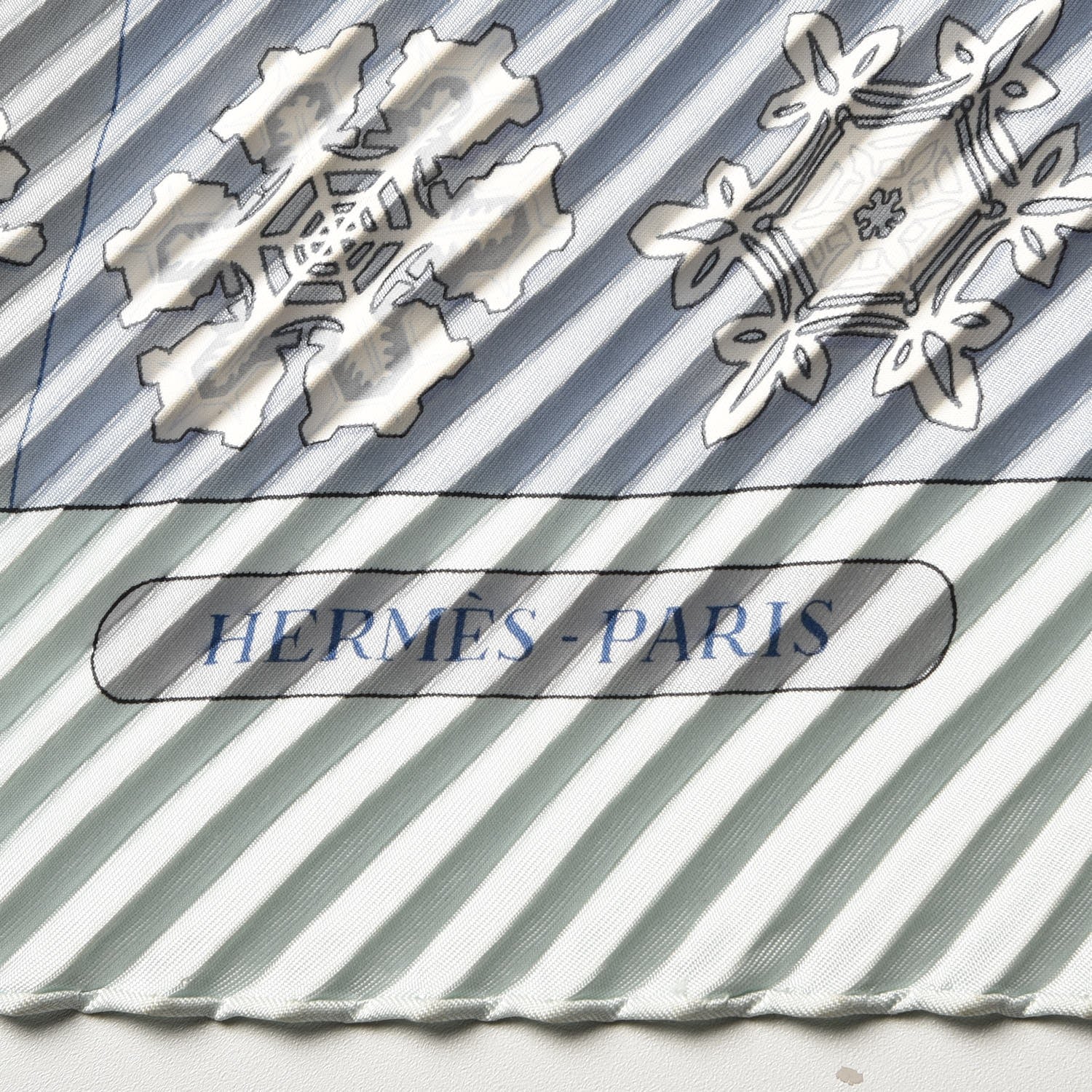 Hermes Silk Plisse Feux De L’Hiver Scarf 90 3 of 7