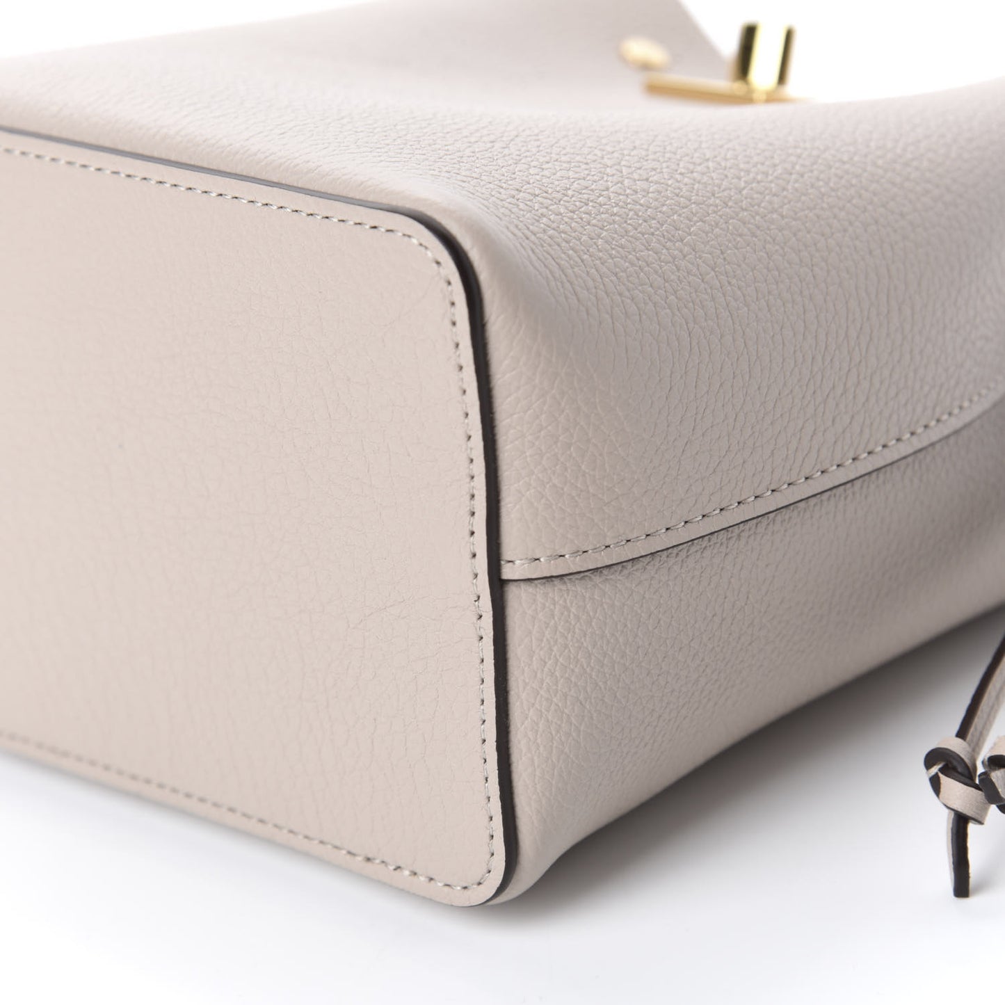 Calfskin Nano Lockme Bucket Greige