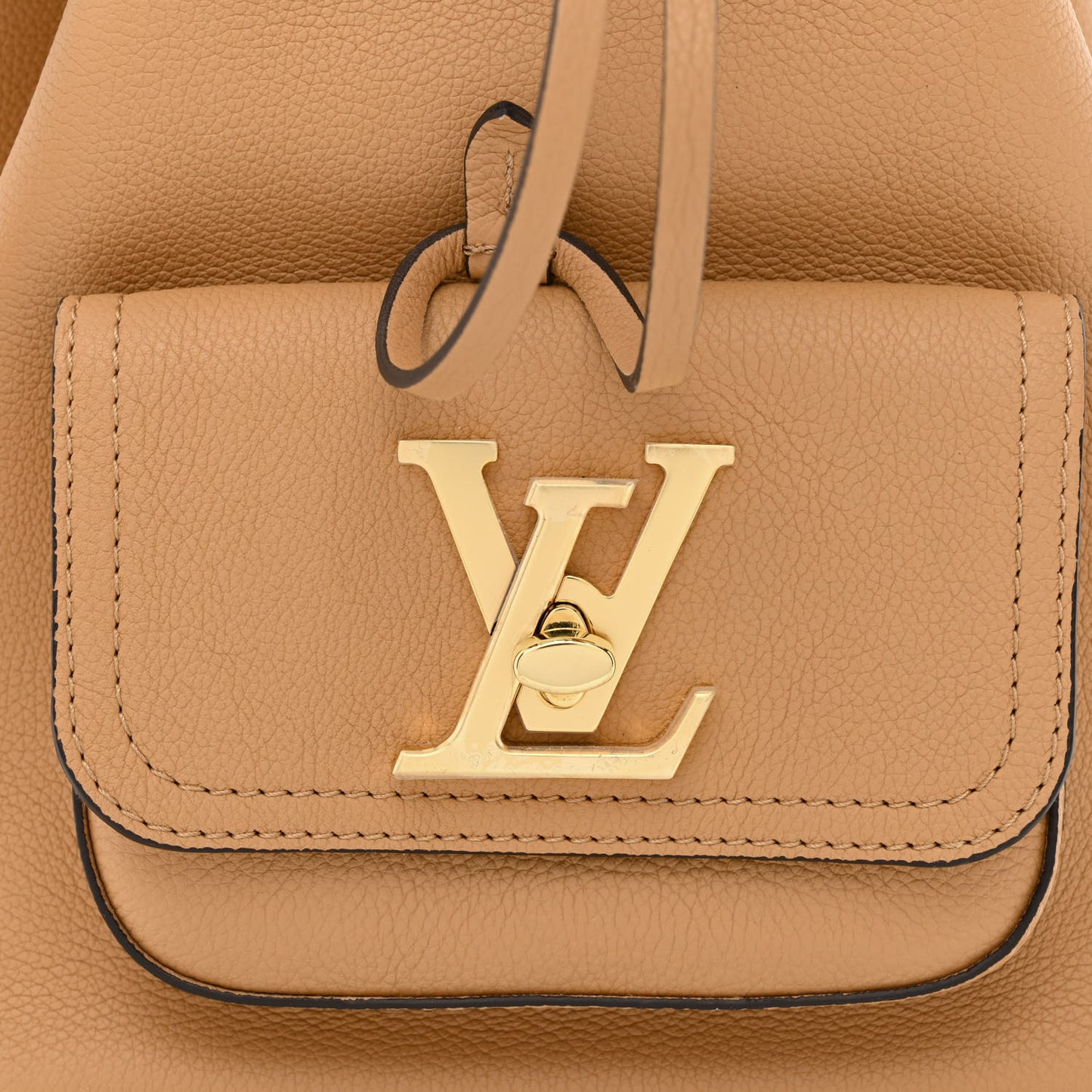 Calfskin Lockme Bucket MM Arizona Beige