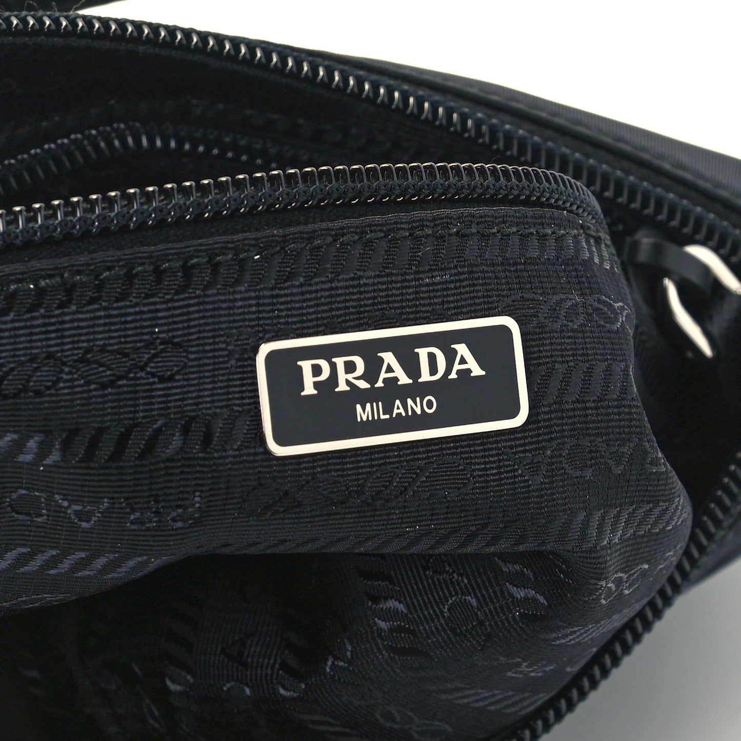 Re-Nylon Vela Pouch Black