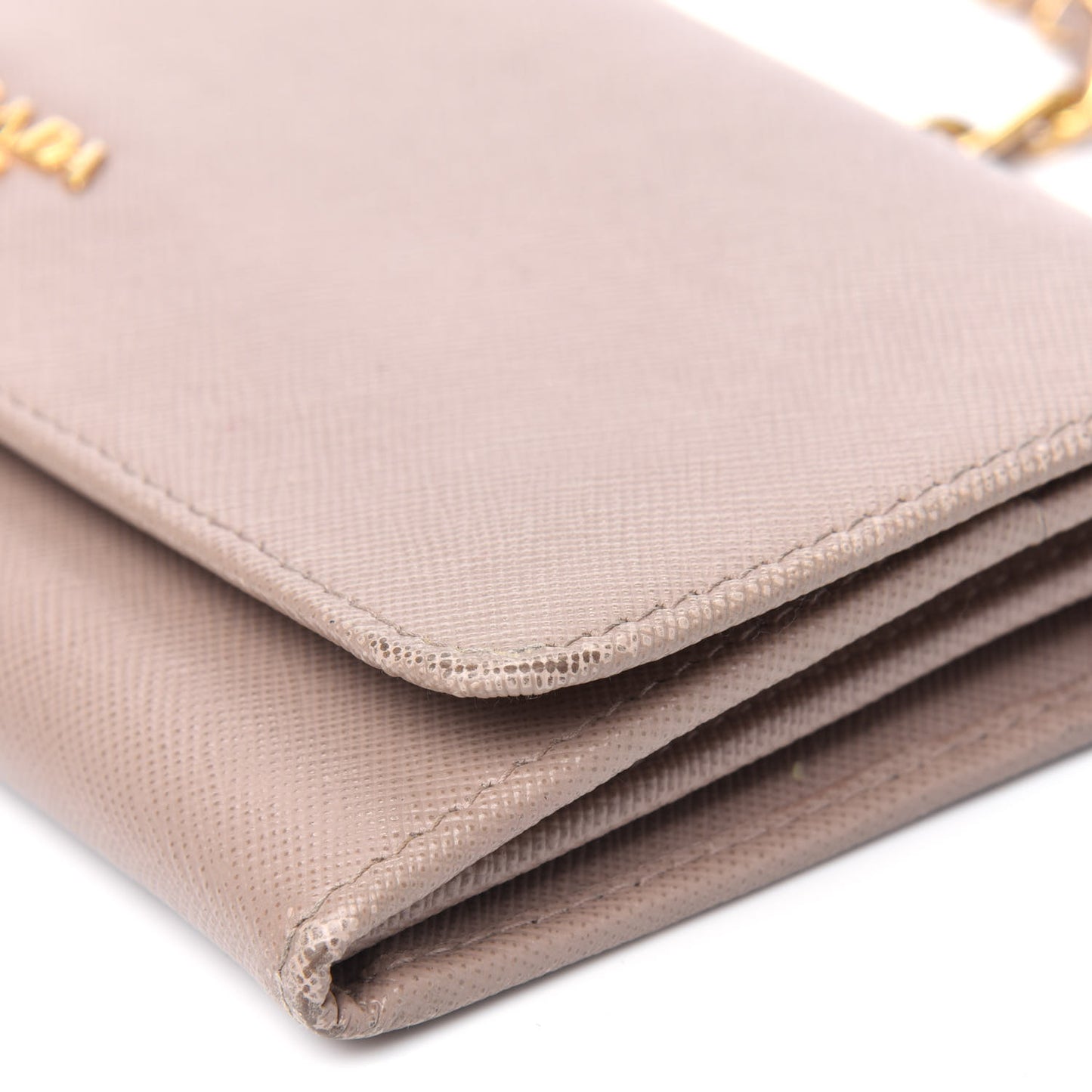 Saffiano Metal Oro Chain Wallet Cammeo