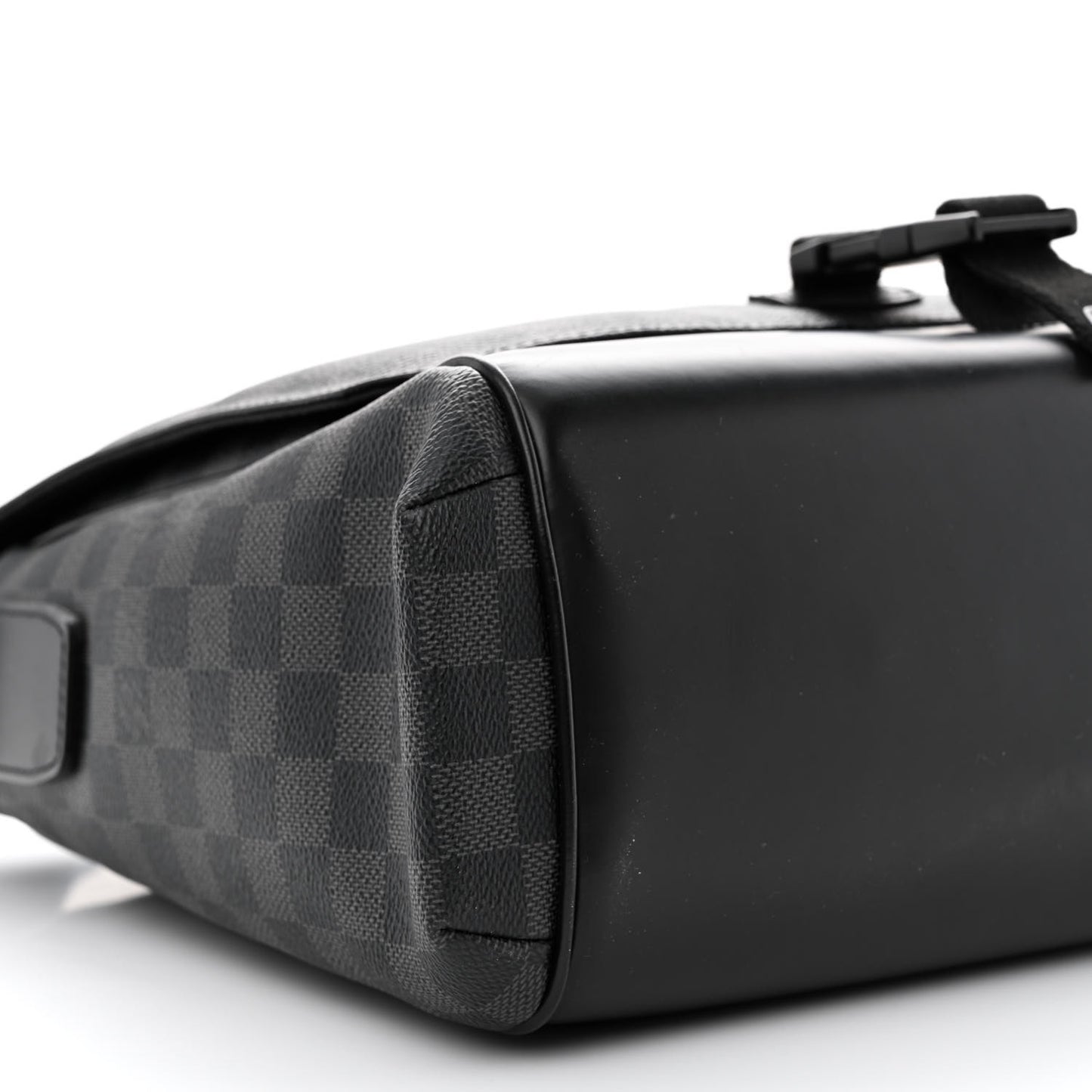 Damier Graphite Skyline Messenger MM