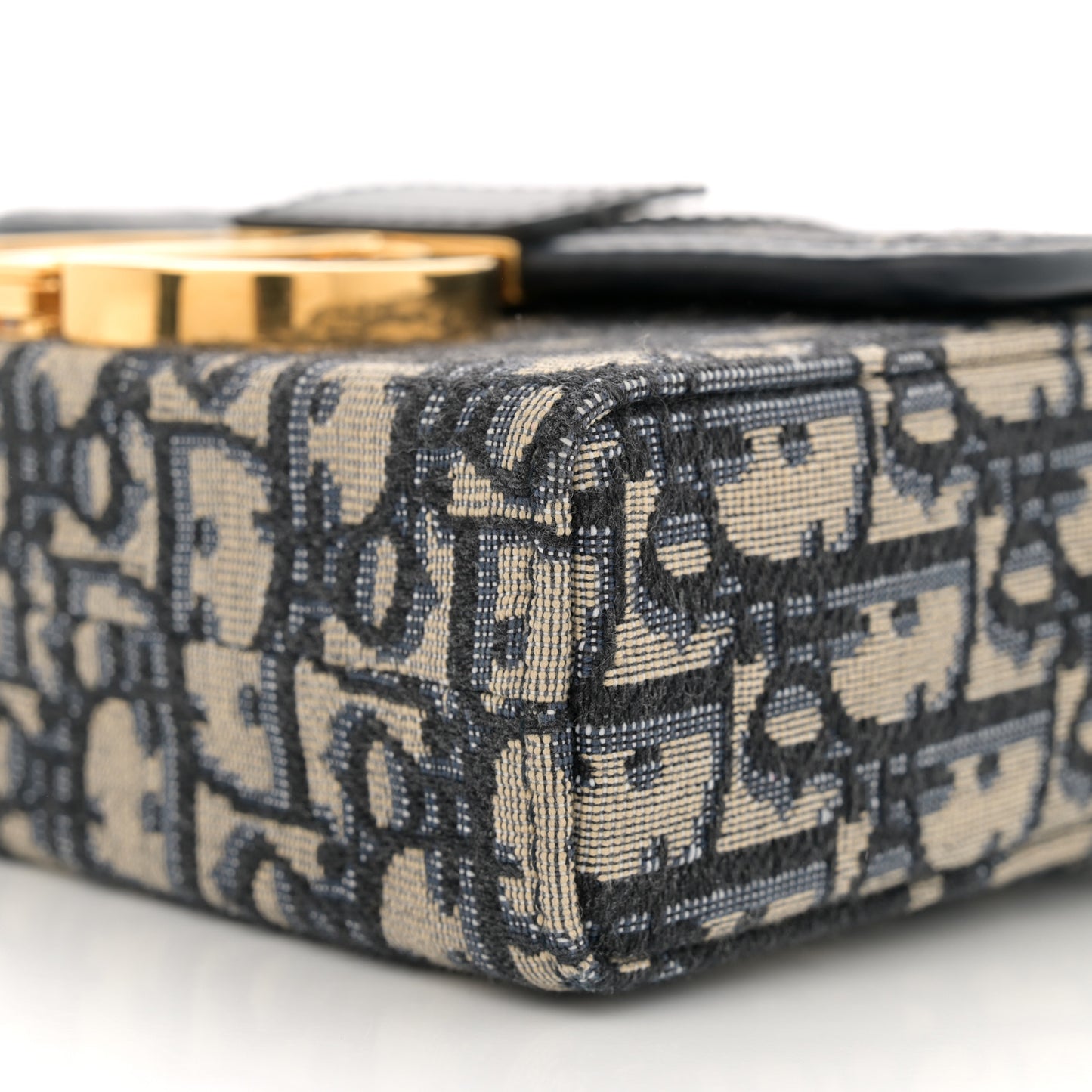 Oblique 30 Montaigne Box Bag Blue