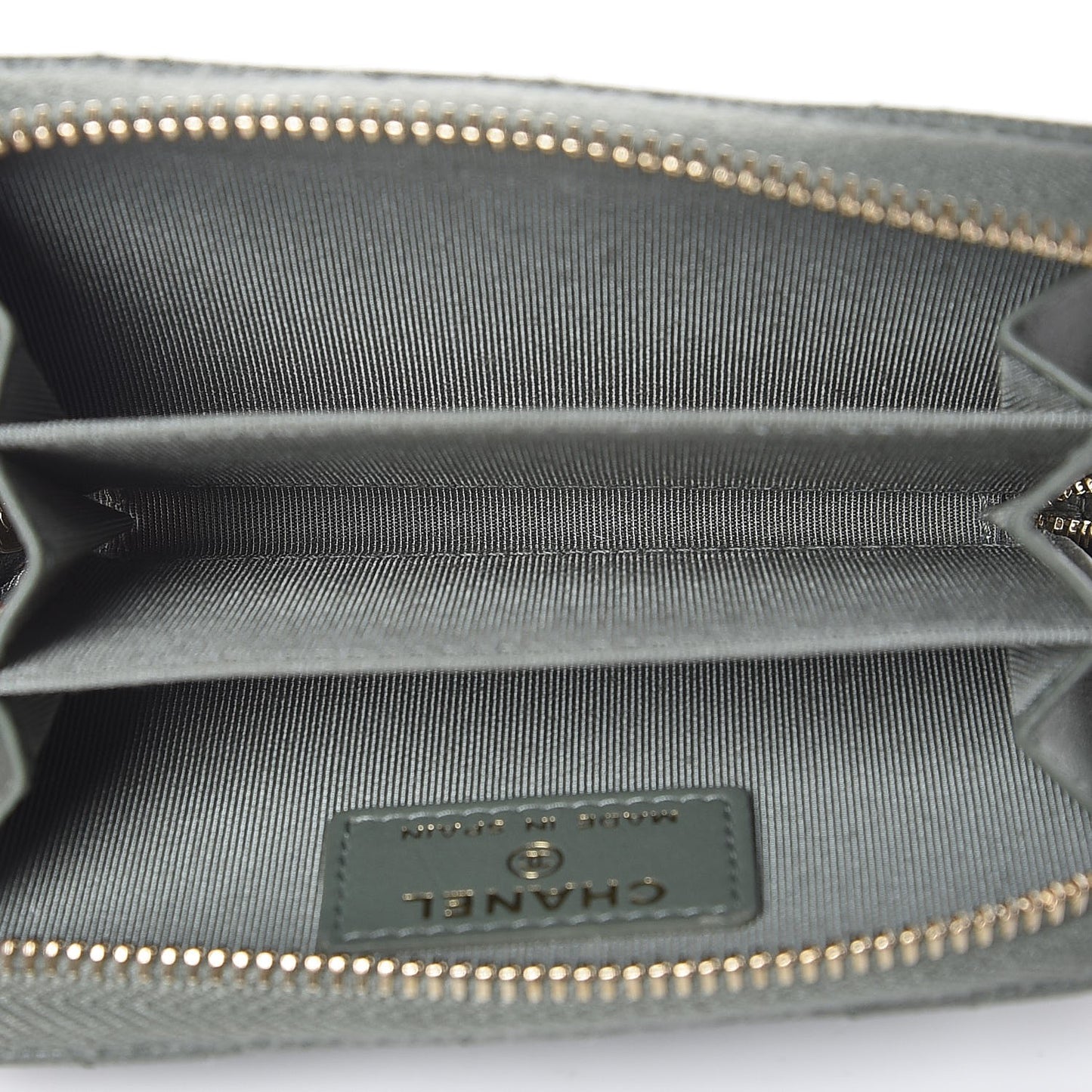 Iridescent Caviar Quilted Zip Coin Purse Green
