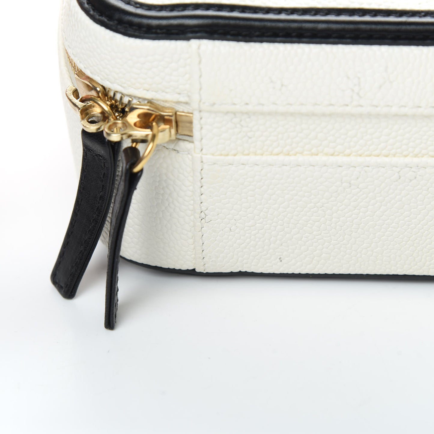 Caviar Quilted Medium CC Filigree Vanity Case White Black