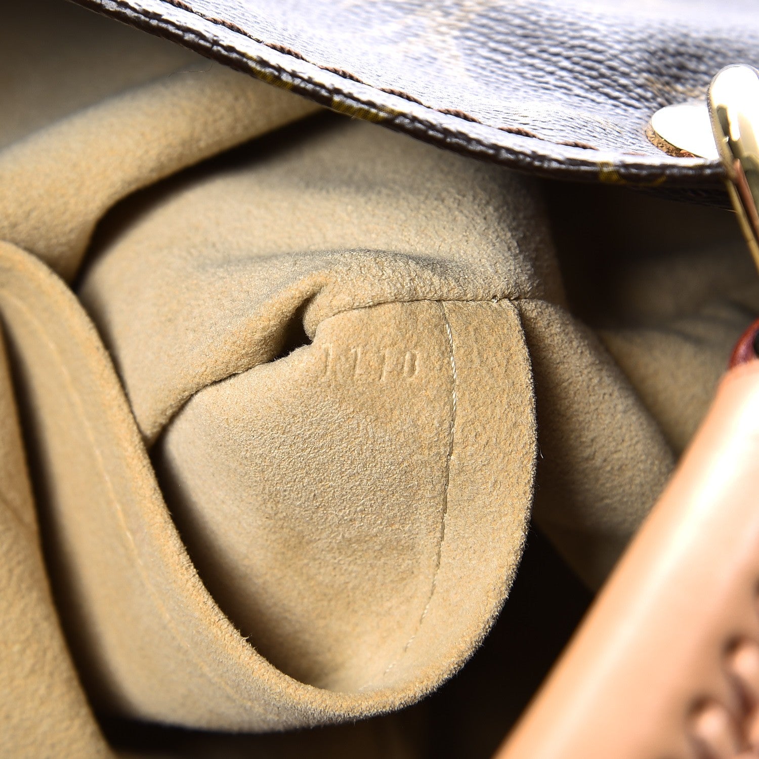 Louis Vuitton Monogram Artsy MM 7 of 7