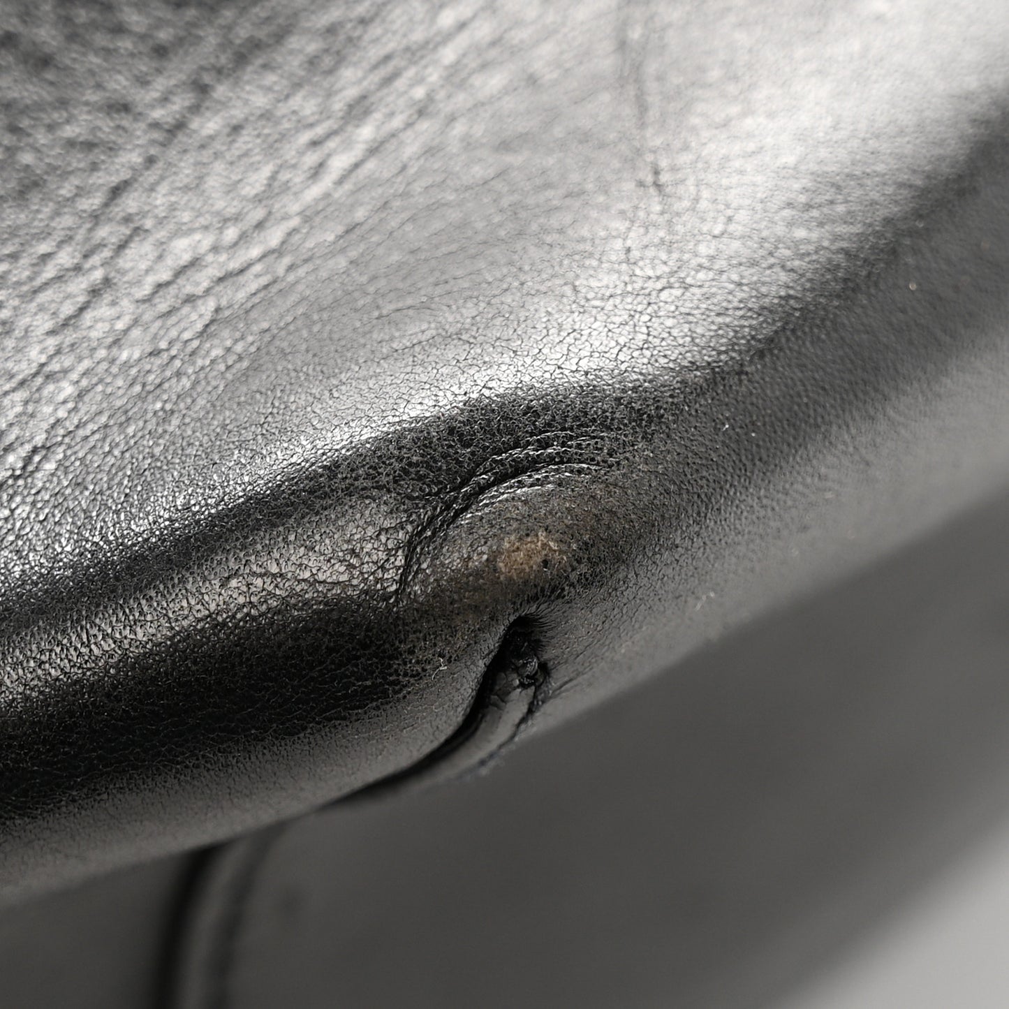 Vegetable Tanned Calfskin Bucket Bag Black Flamma