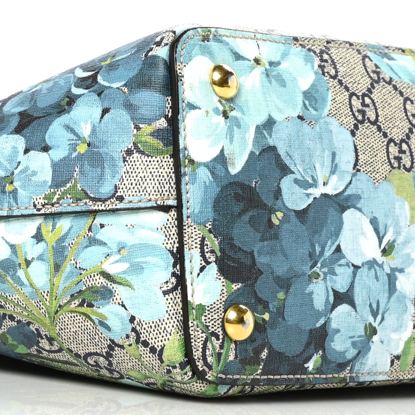 GG Supreme Monogram Blooms Medium Zippered Bucket Tote Beige Blue Navy Hibiscus Red