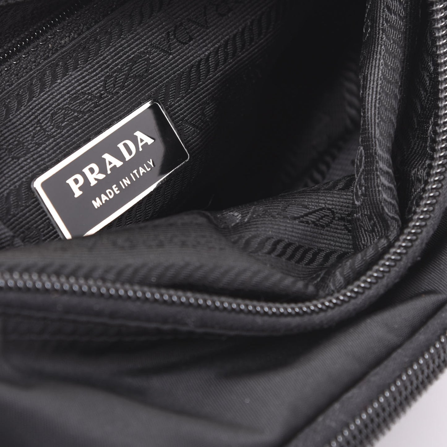 Nylon Vela Messenger Black