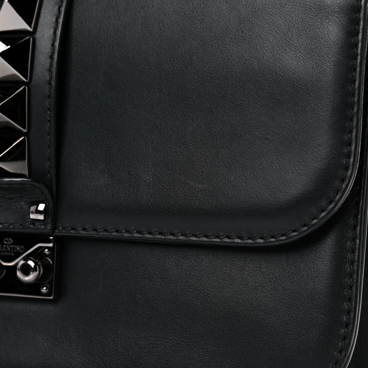 Valentino Garavani Vitello Medium Glam Lock Rockstud Flap Black 15 of 19