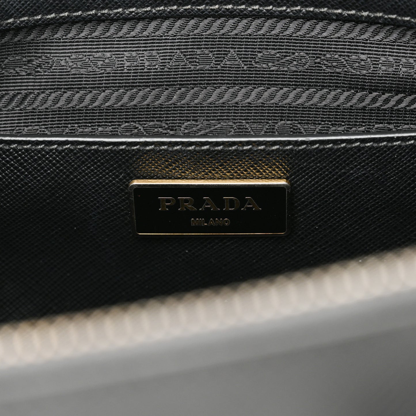 Saffiano Medium Galleria Double Zip Tote Black