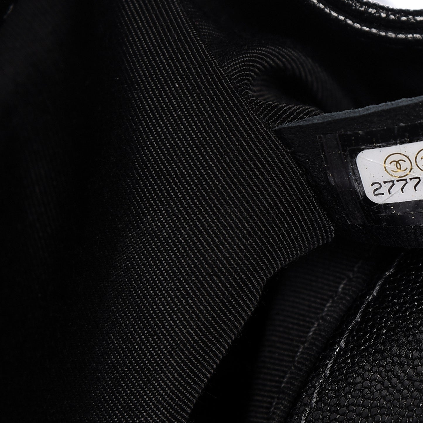 Caviar Chevron Quilted Medium Boy Flap Black