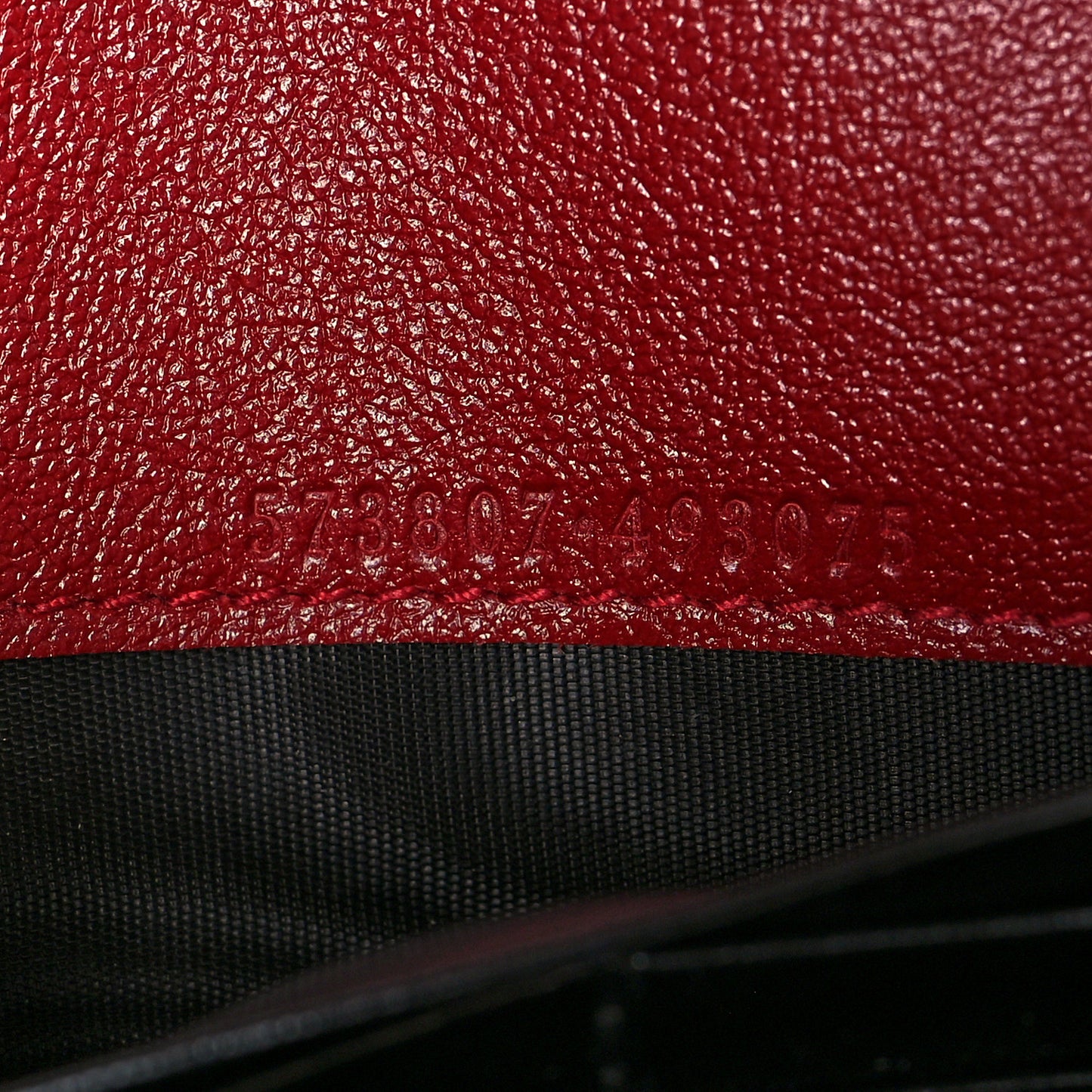 Vintage Effect Calfskin Matelasse Diagonal Torchon GG Marmont Chain Wallet Black Romantic Cherry