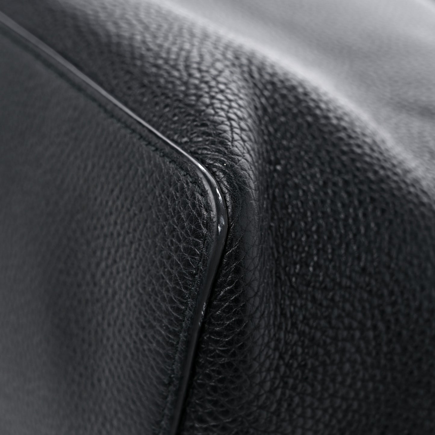 Pebbled Calfskin Large Soho Hobo Black