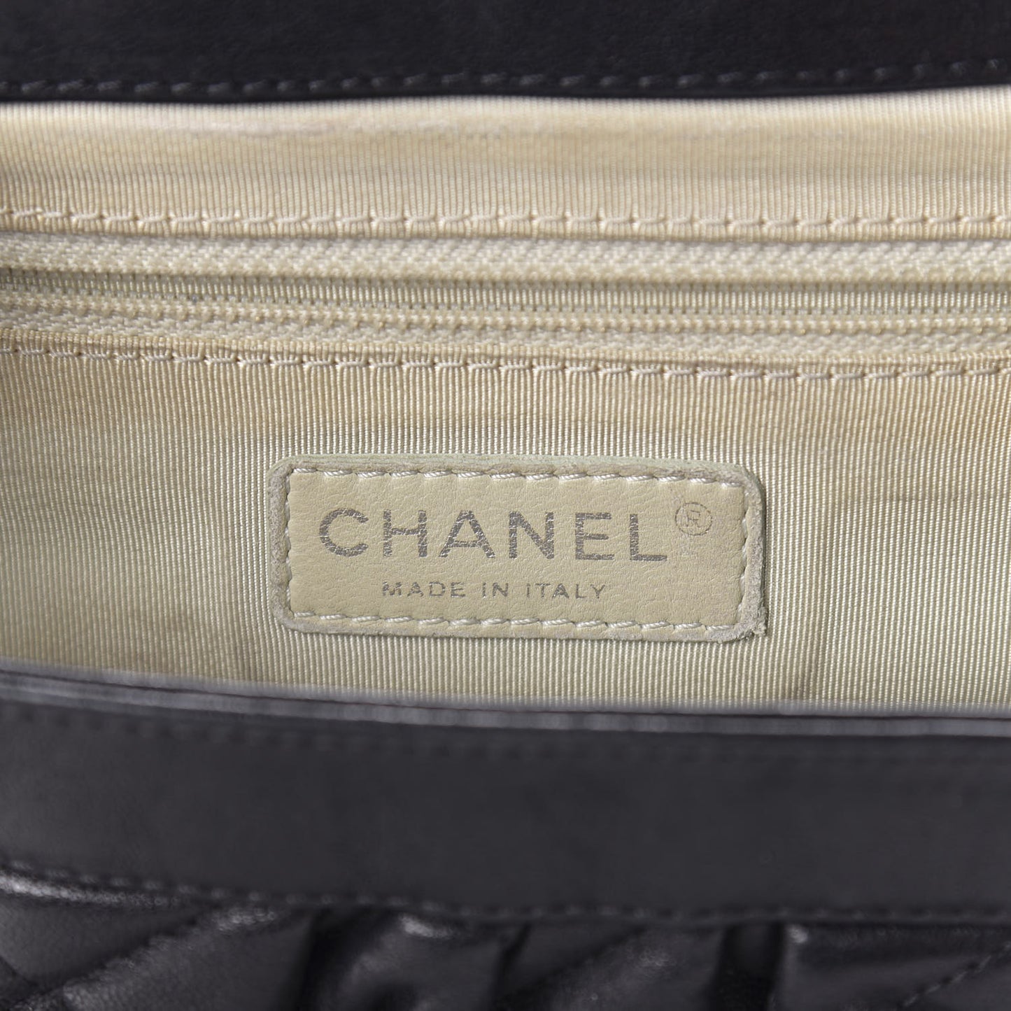 Washed Lambskin Quilted Medium Chain Around Messenger Black