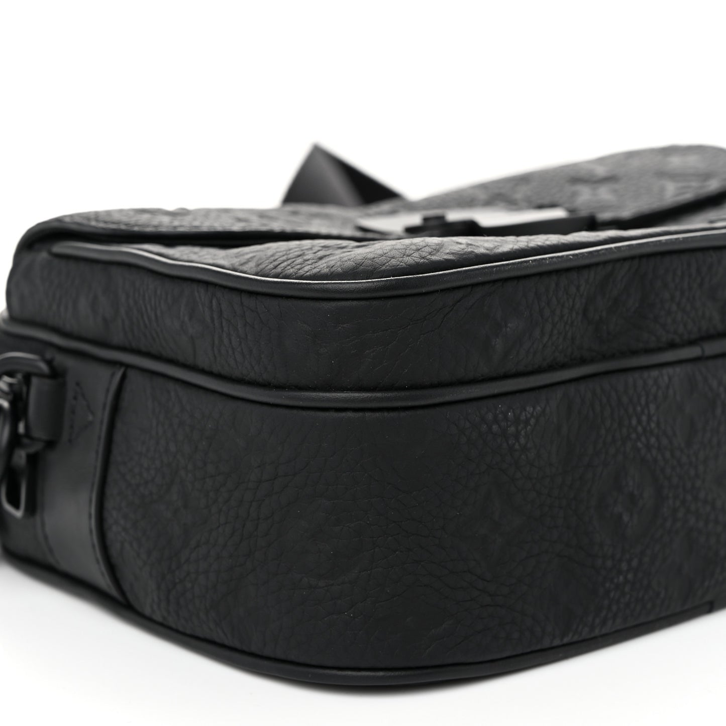 Taurillon Monogram S Lock Messenger Black