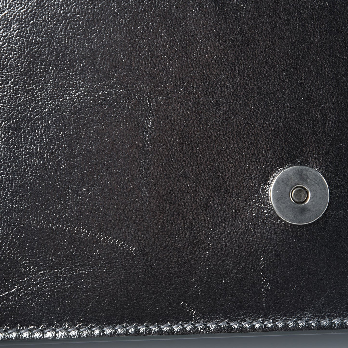 Metallic Goatskin Emblem Chain Wallet Silver