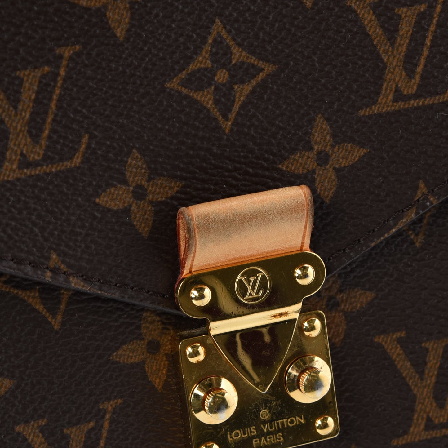 Monogram Metis