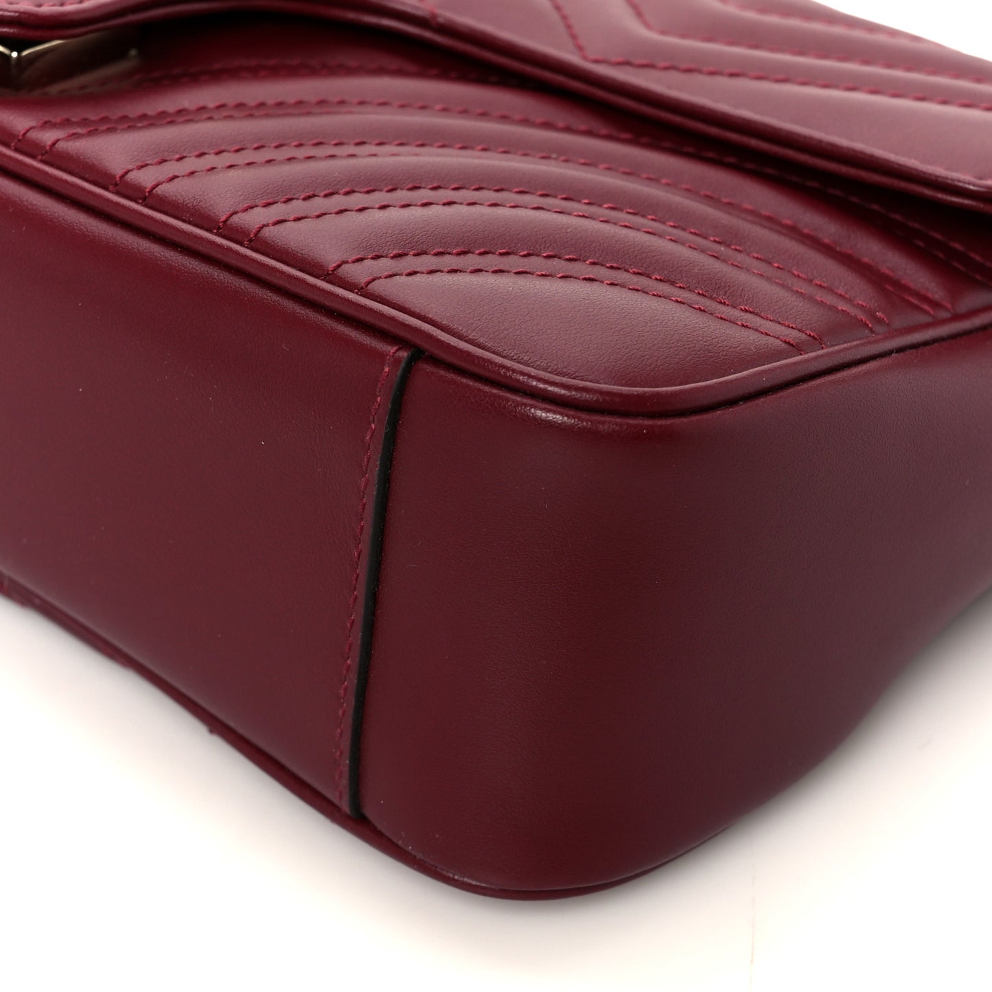 Calfskin Matelasse Small GG Marmont Shoulder Bag Rosso Ancora