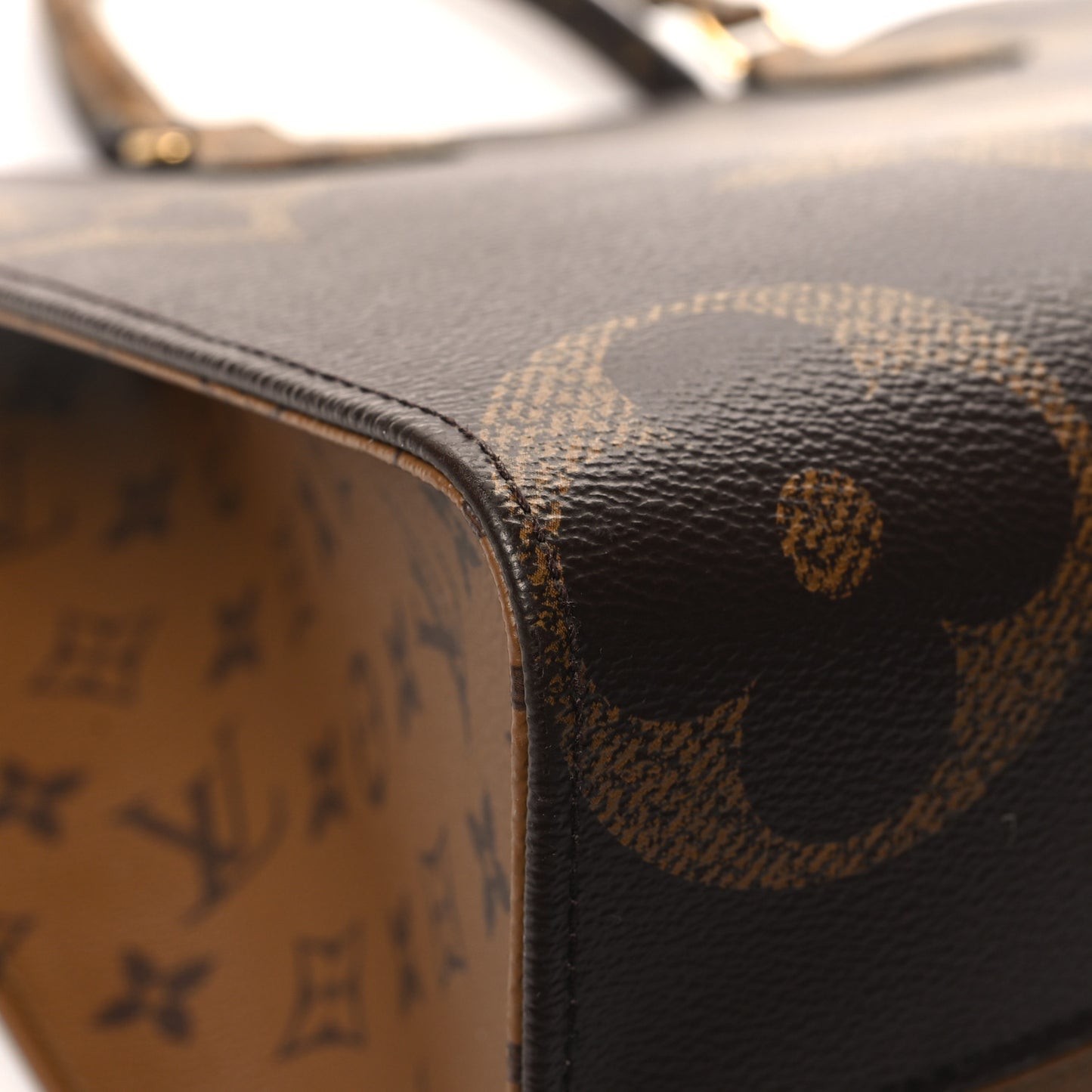 Reverse Monogram Giant Onthego MM