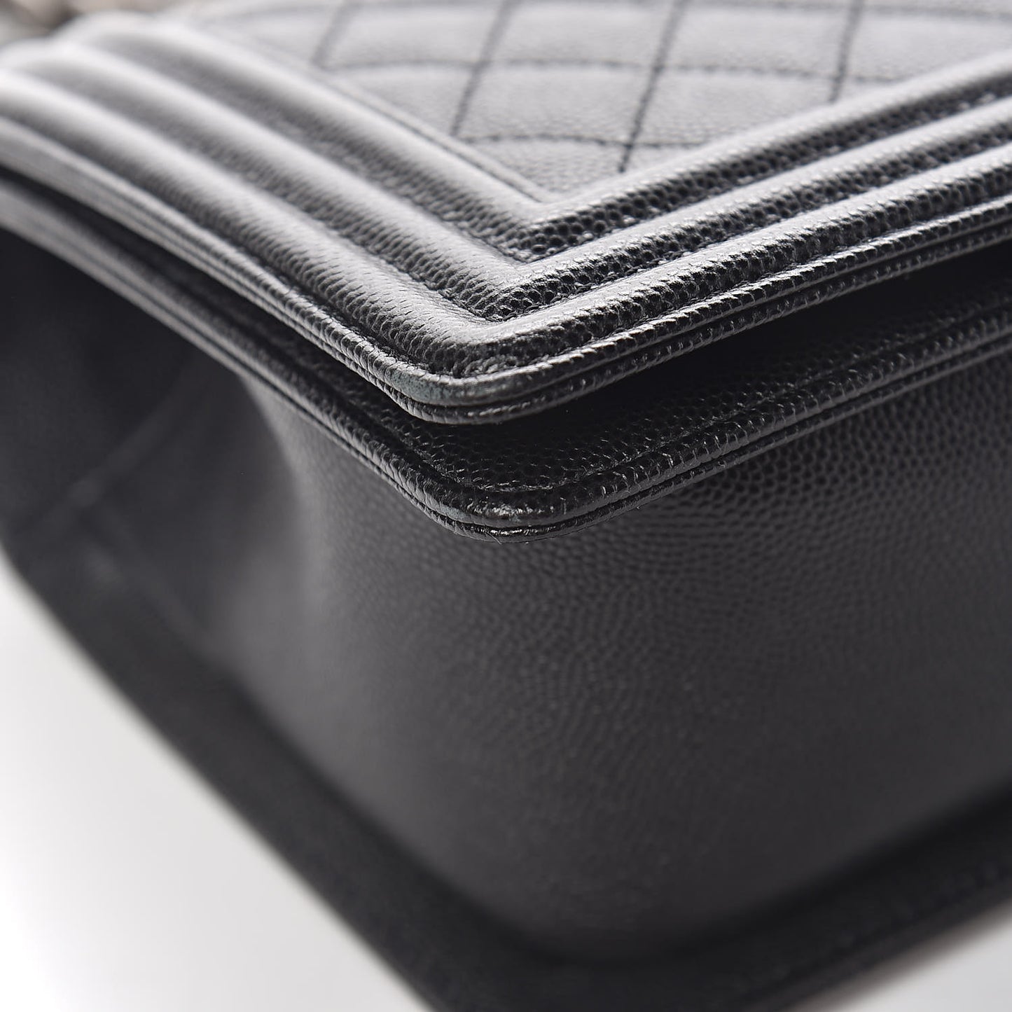 Caviar Quilted Medium Boy Flap Black