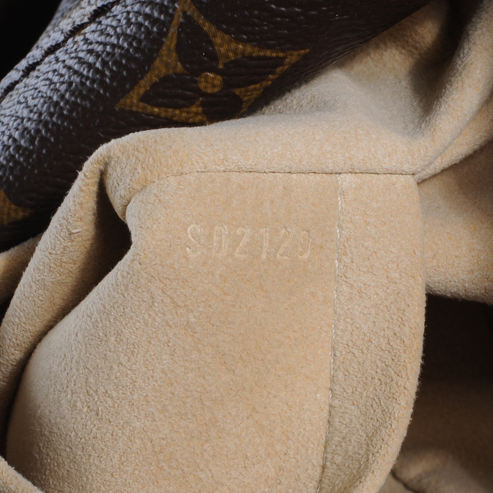 Louis Vuitton Monogram Artsy MM 6 of 7